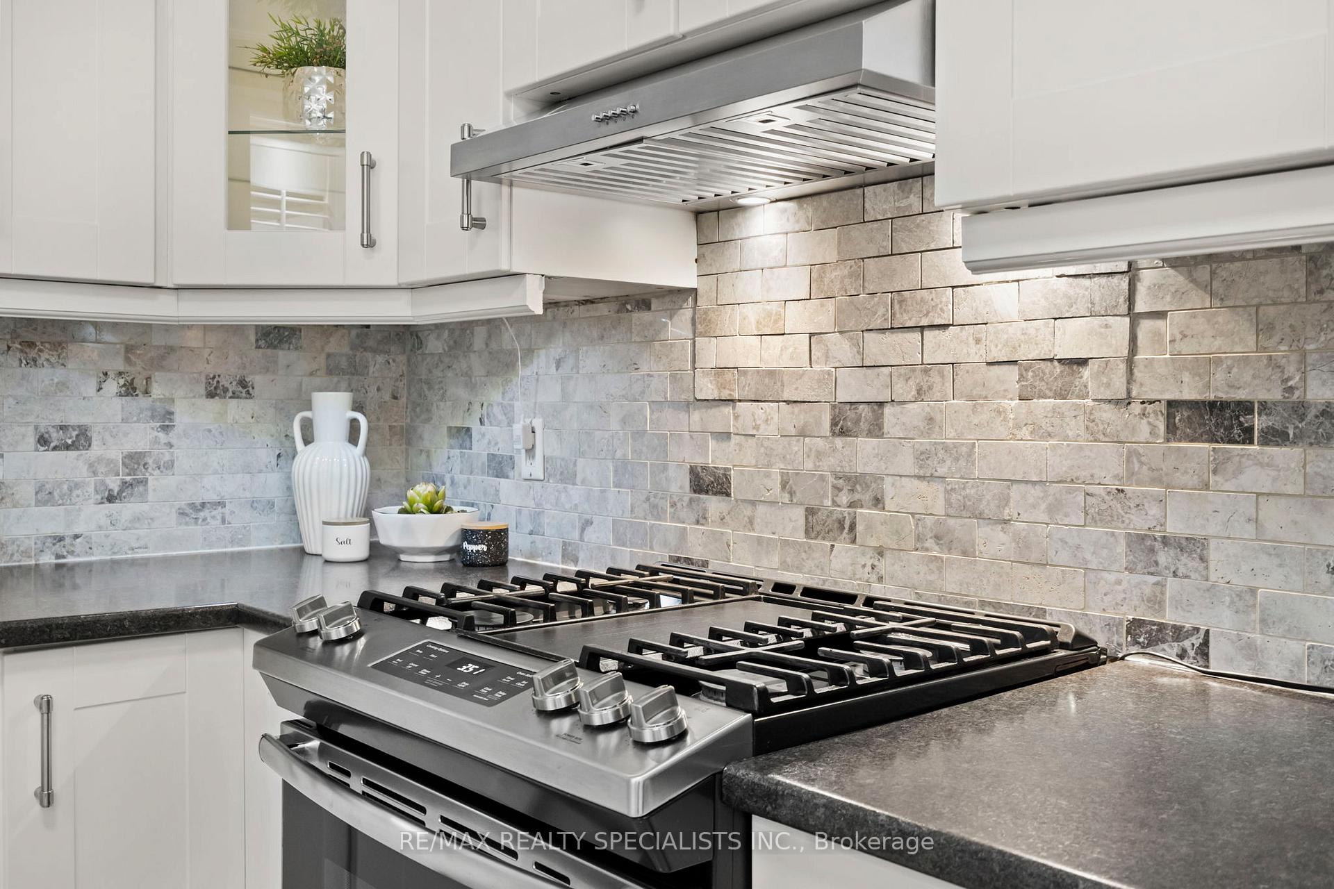 Photo 9 of 20 Driftwood Place, Hamilton, Stoney Creek Mountain — HOMEH