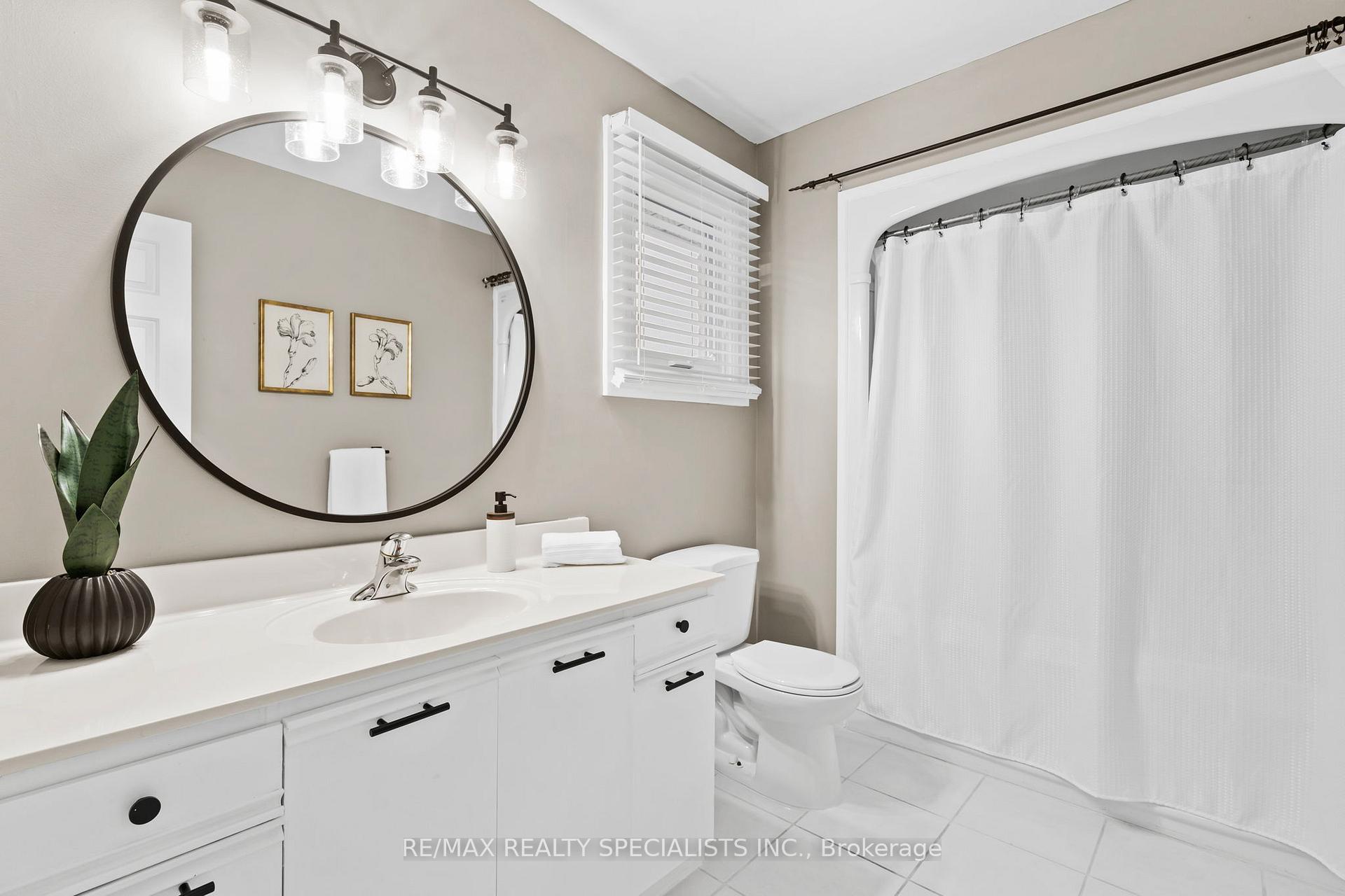 Photo 13 of 20 Driftwood Place, Hamilton, Stoney Creek Mountain — HOMEH