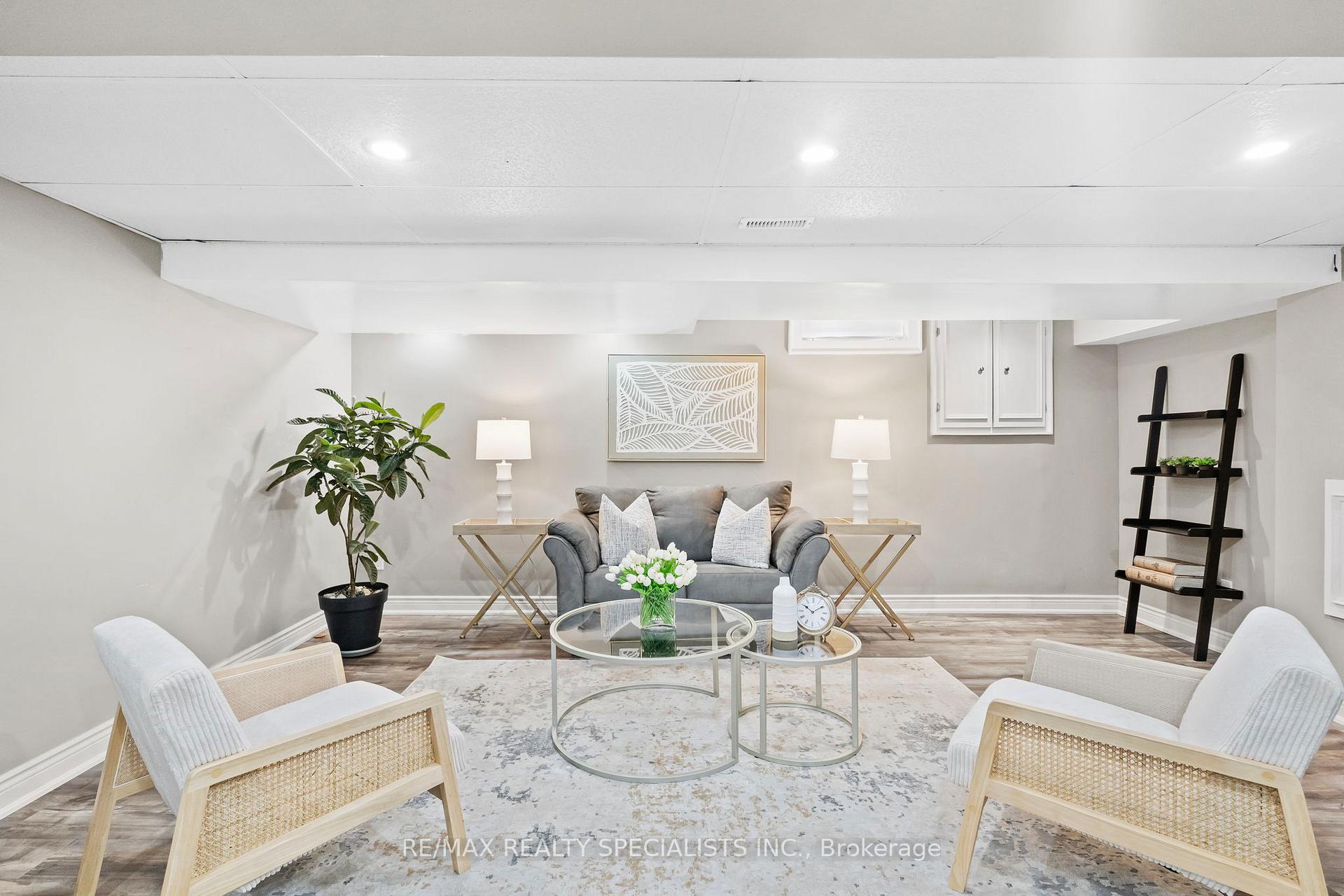Photo 18 of 20 Driftwood Place, Hamilton, Stoney Creek Mountain — HOMEH