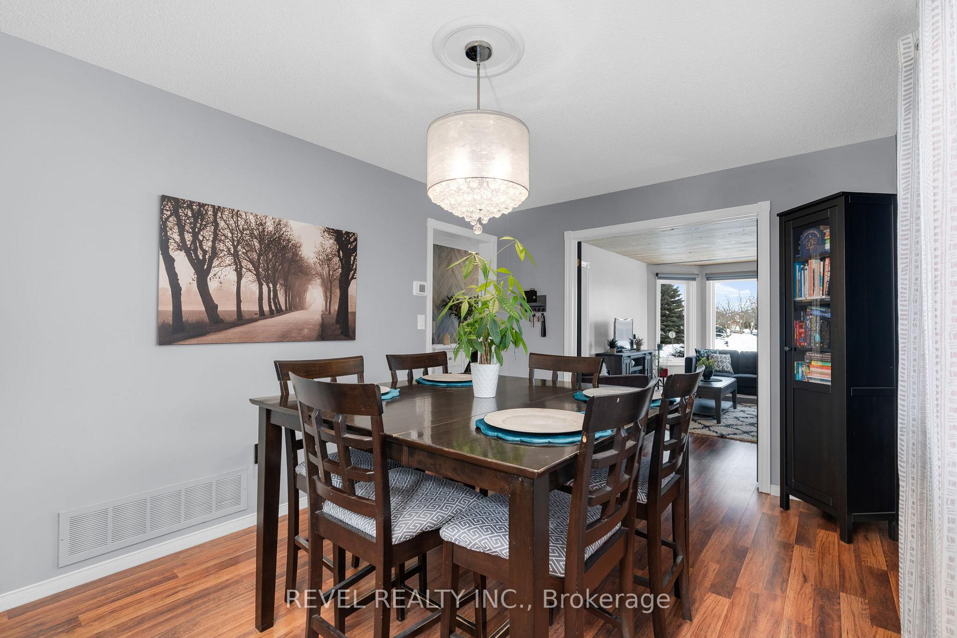 Photo 6 of 16 Girdwood Drive, Barrie, Holly — HOMEH