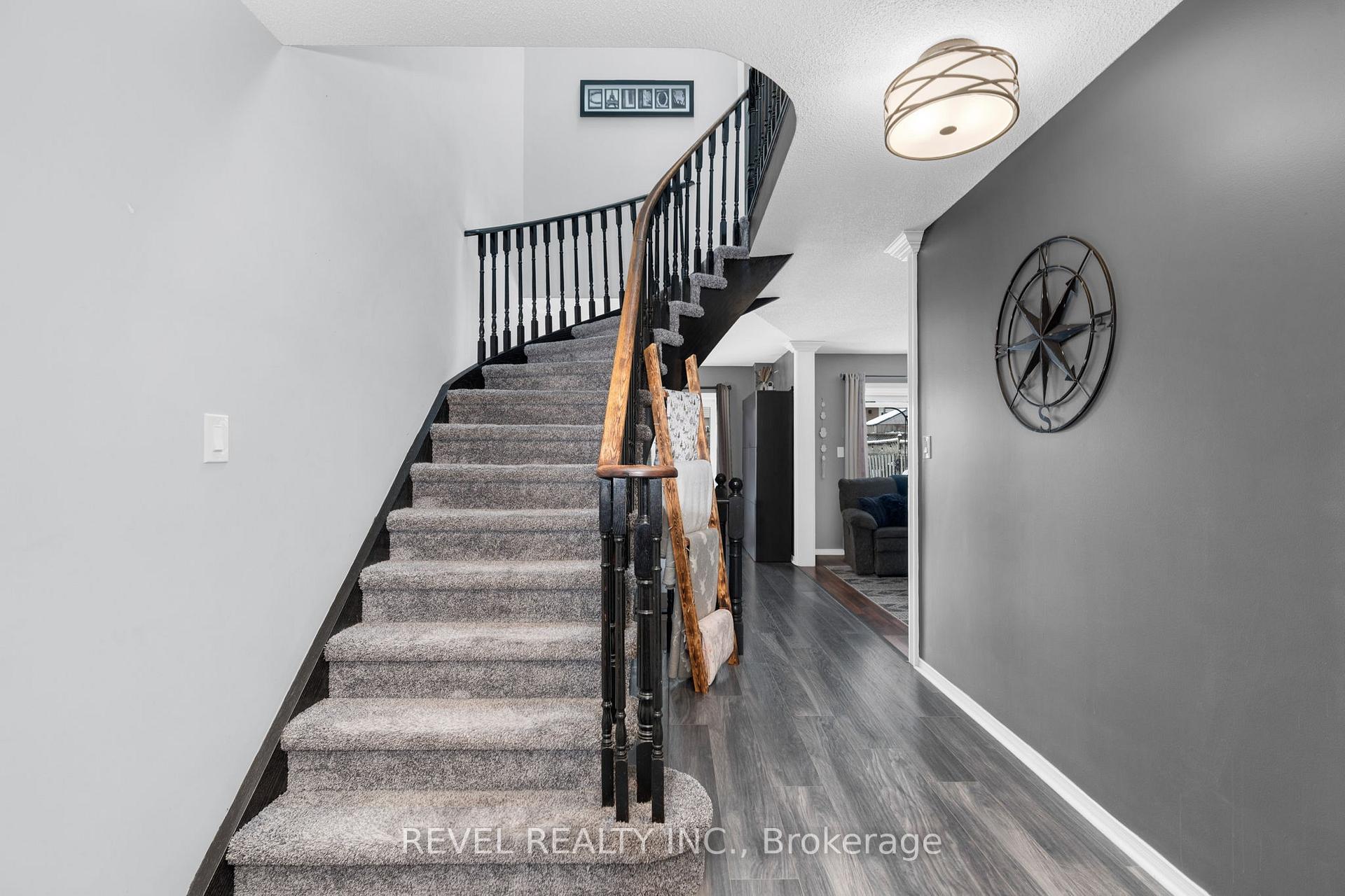 Photo 7 of 16 Girdwood Drive, Barrie, Holly — HOMEH