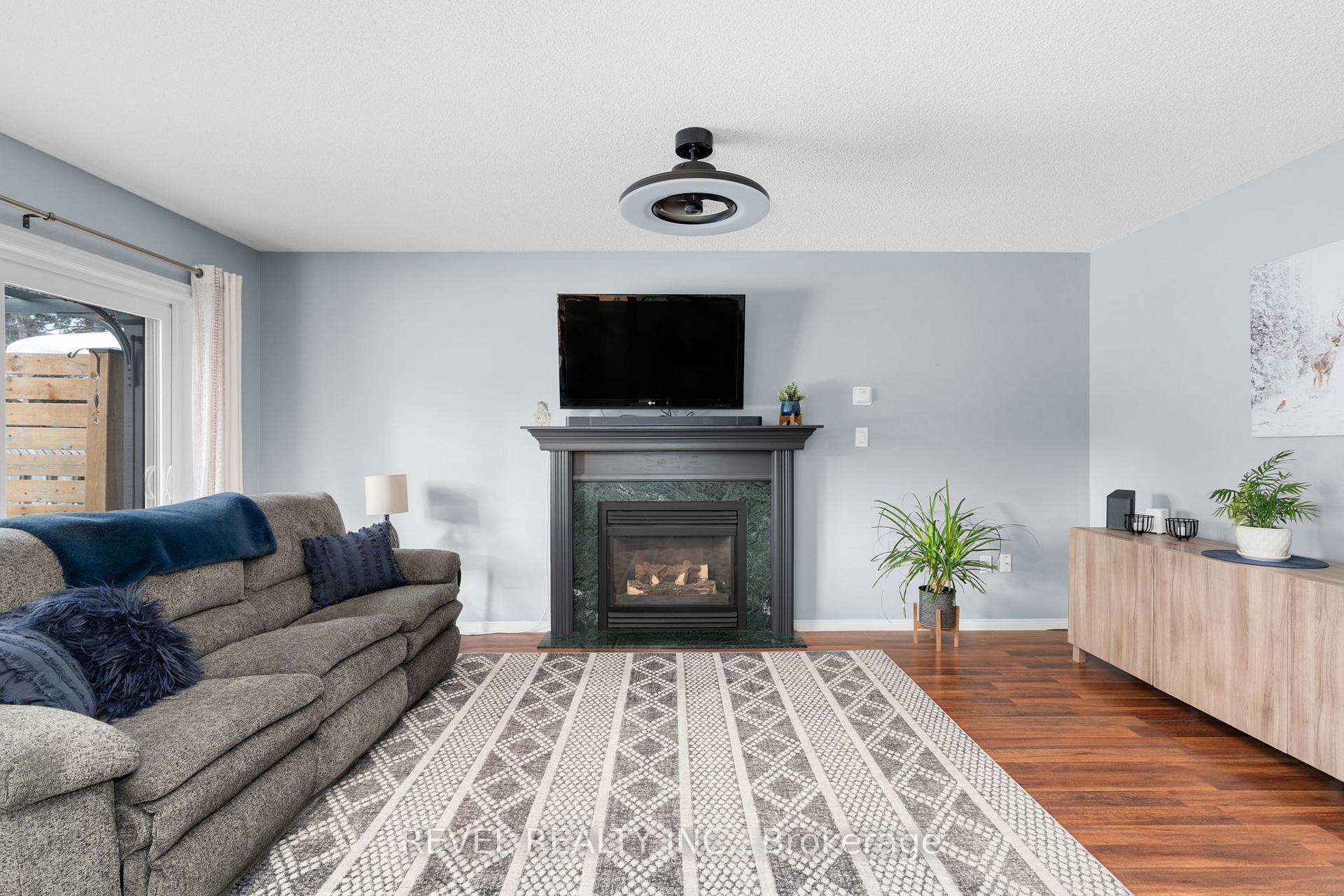 Photo 10 of 16 Girdwood Drive, Barrie, Holly — HOMEH
