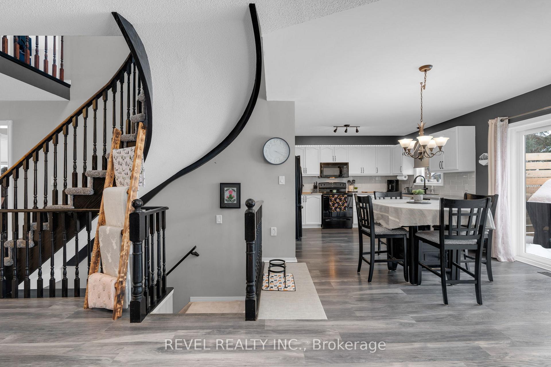 Photo 20 of 16 Girdwood Drive, Barrie, Holly — HOMEH