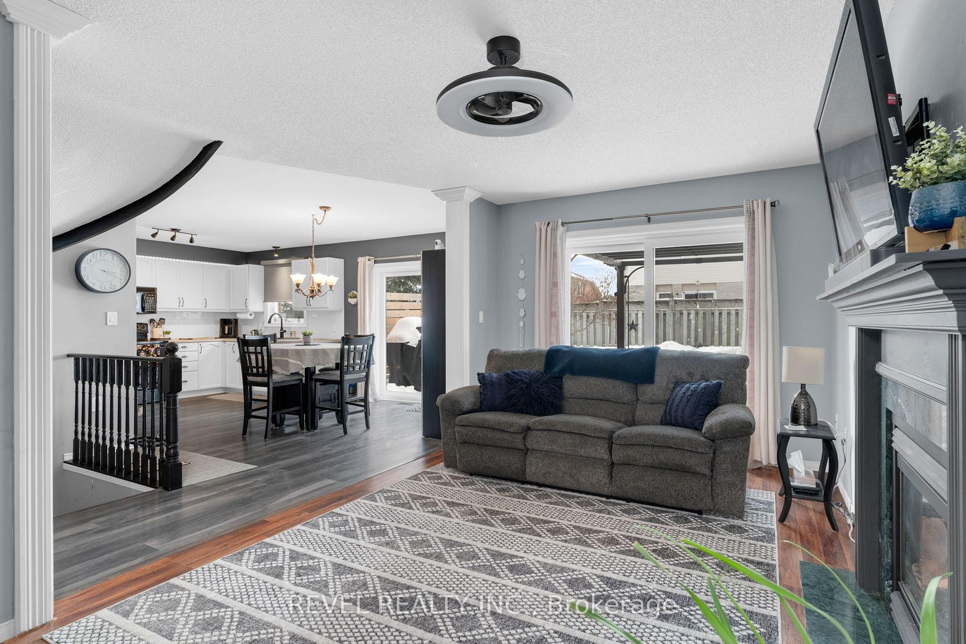 Photo 11 of 16 Girdwood Drive, Barrie, Holly — HOMEH