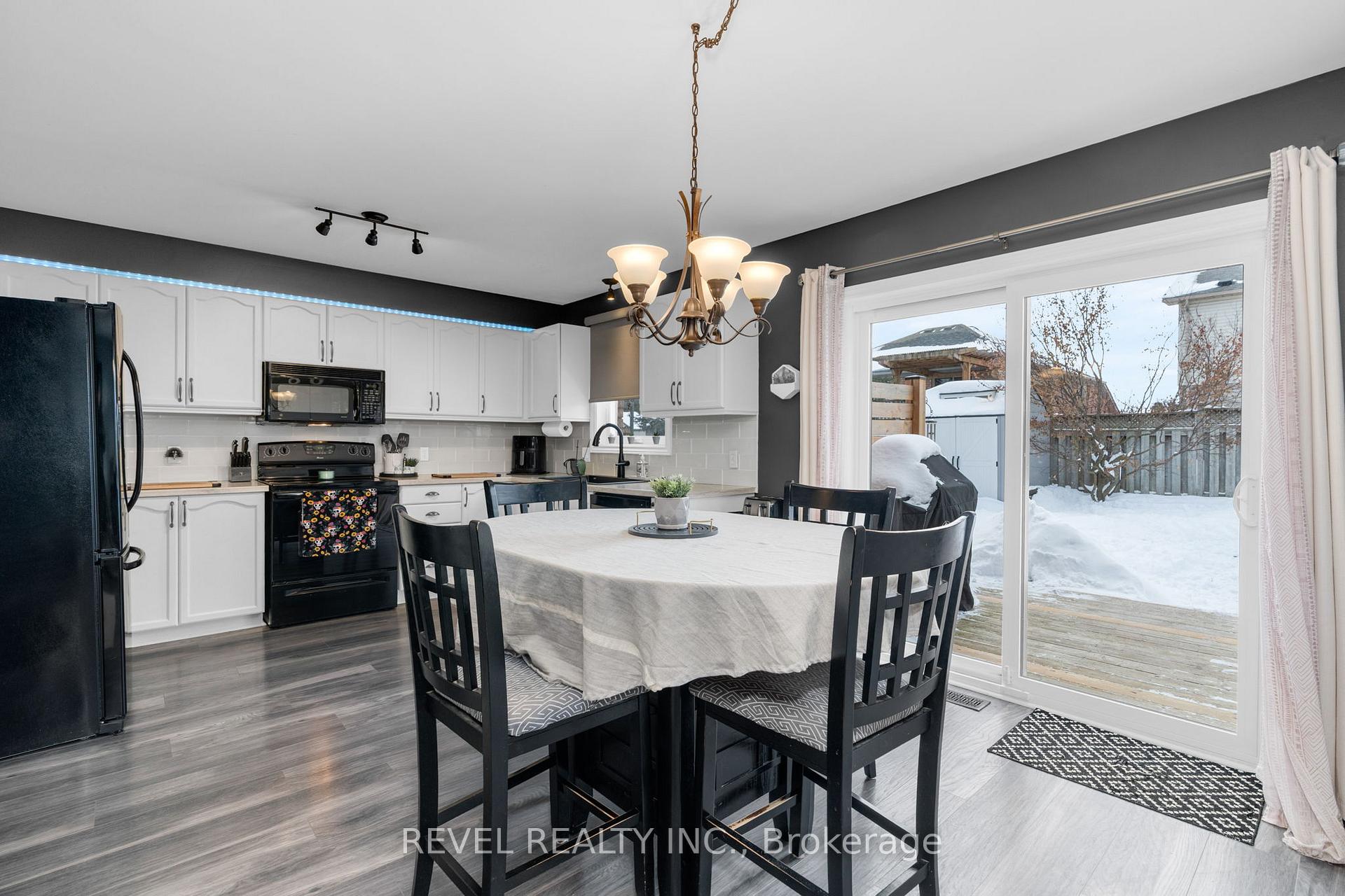 Photo 22 of 16 Girdwood Drive, Barrie, Holly — HOMEH