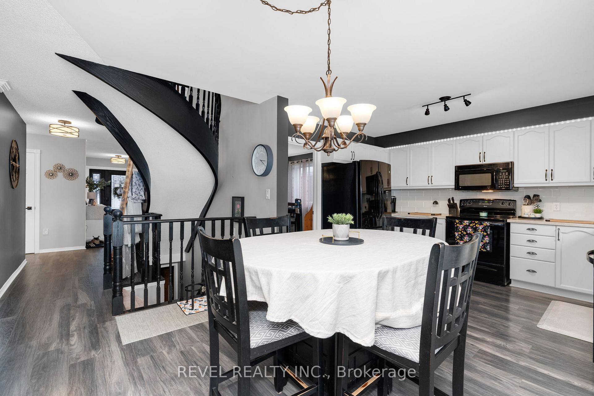 Photo 14 of 16 Girdwood Drive, Barrie, Holly — HOMEH