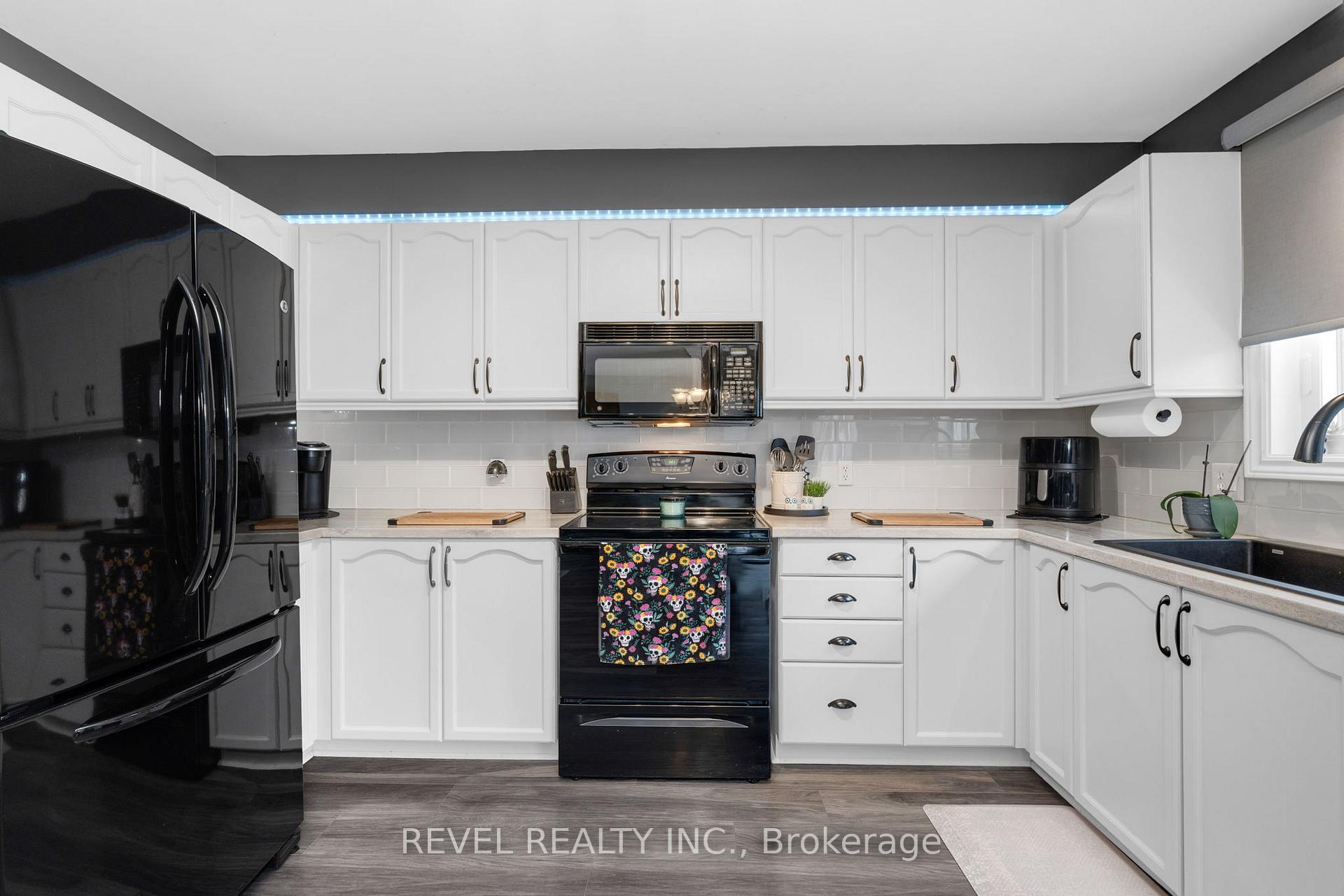 Photo 13 of 16 Girdwood Drive, Barrie, Holly — HOMEH