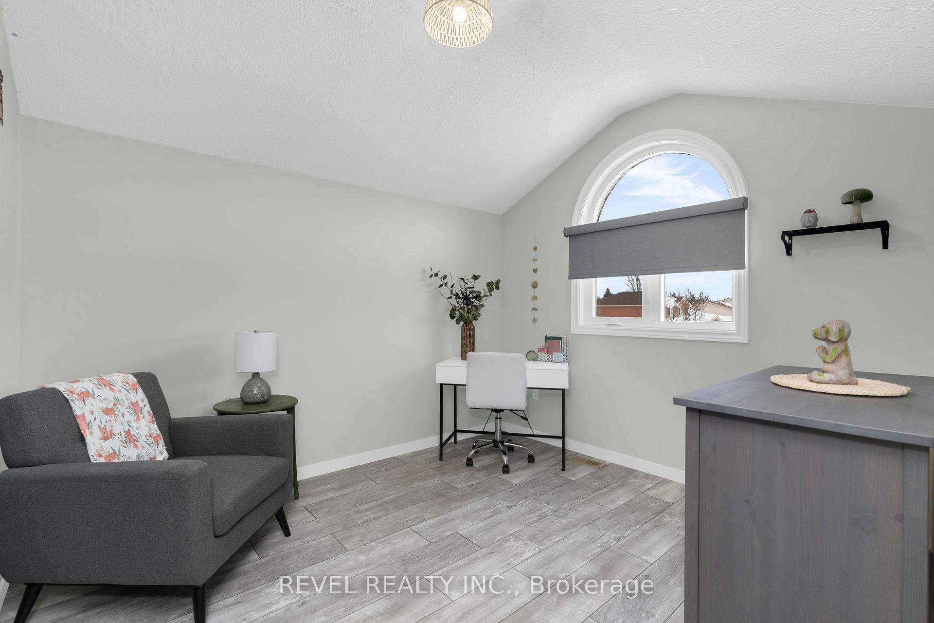 Photo 31 of 16 Girdwood Drive, Barrie, Holly — HOMEH