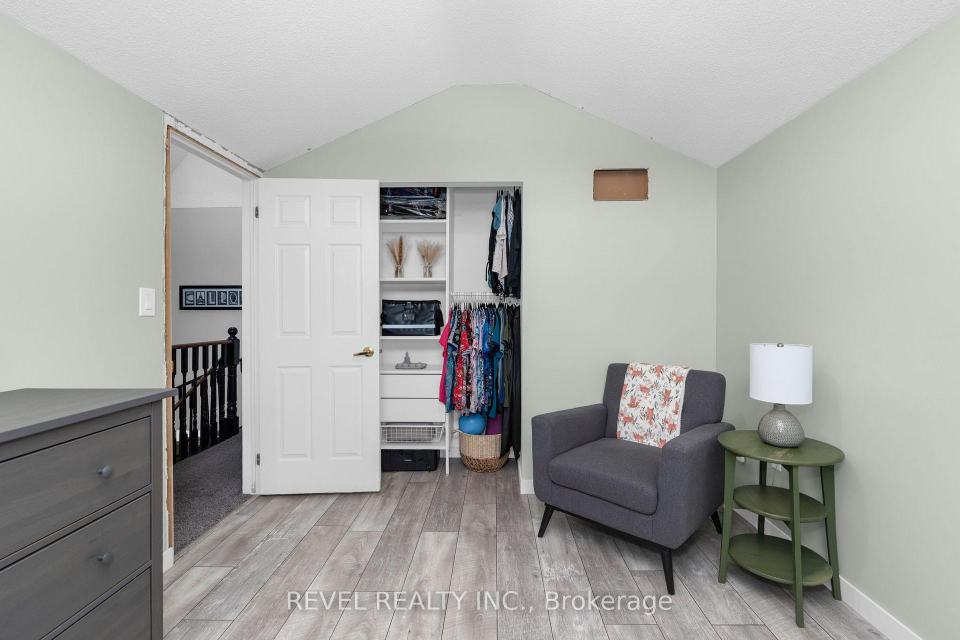 Photo 23 of 16 Girdwood Drive, Barrie, Holly — HOMEH
