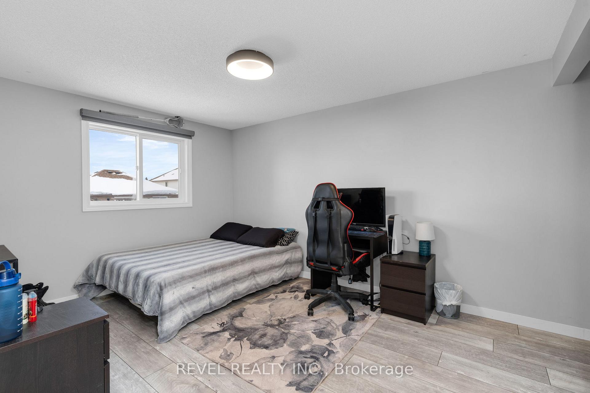 Photo 24 of 16 Girdwood Drive, Barrie, Holly — HOMEH