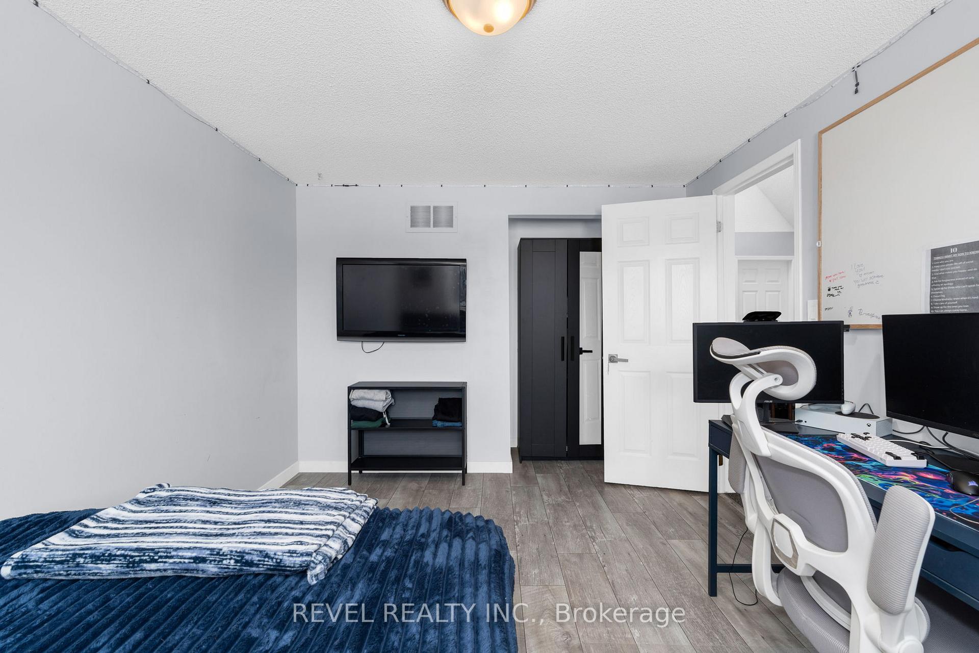Photo 32 of 16 Girdwood Drive, Barrie, Holly — HOMEH