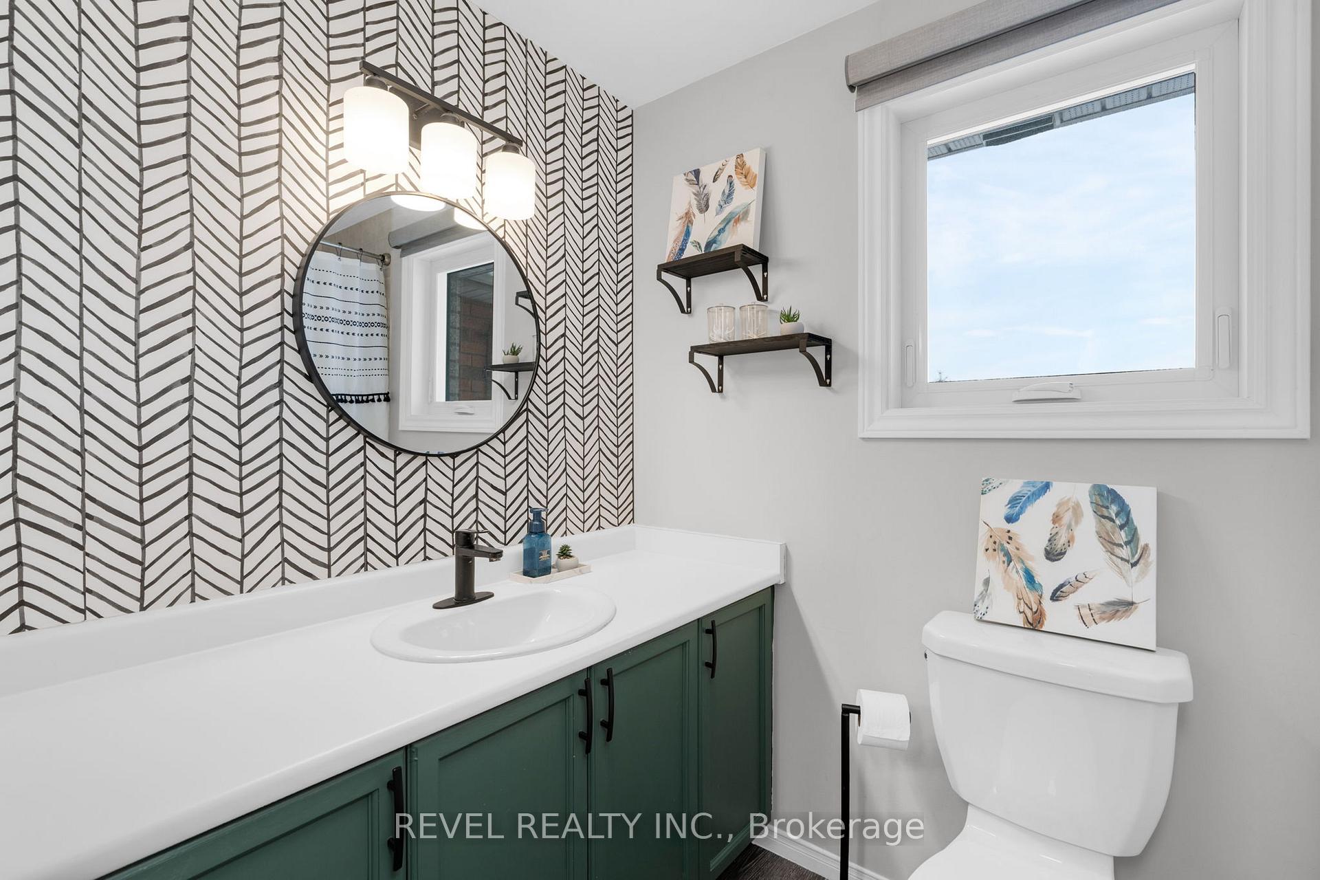 Photo 38 of 16 Girdwood Drive, Barrie, Holly — HOMEH