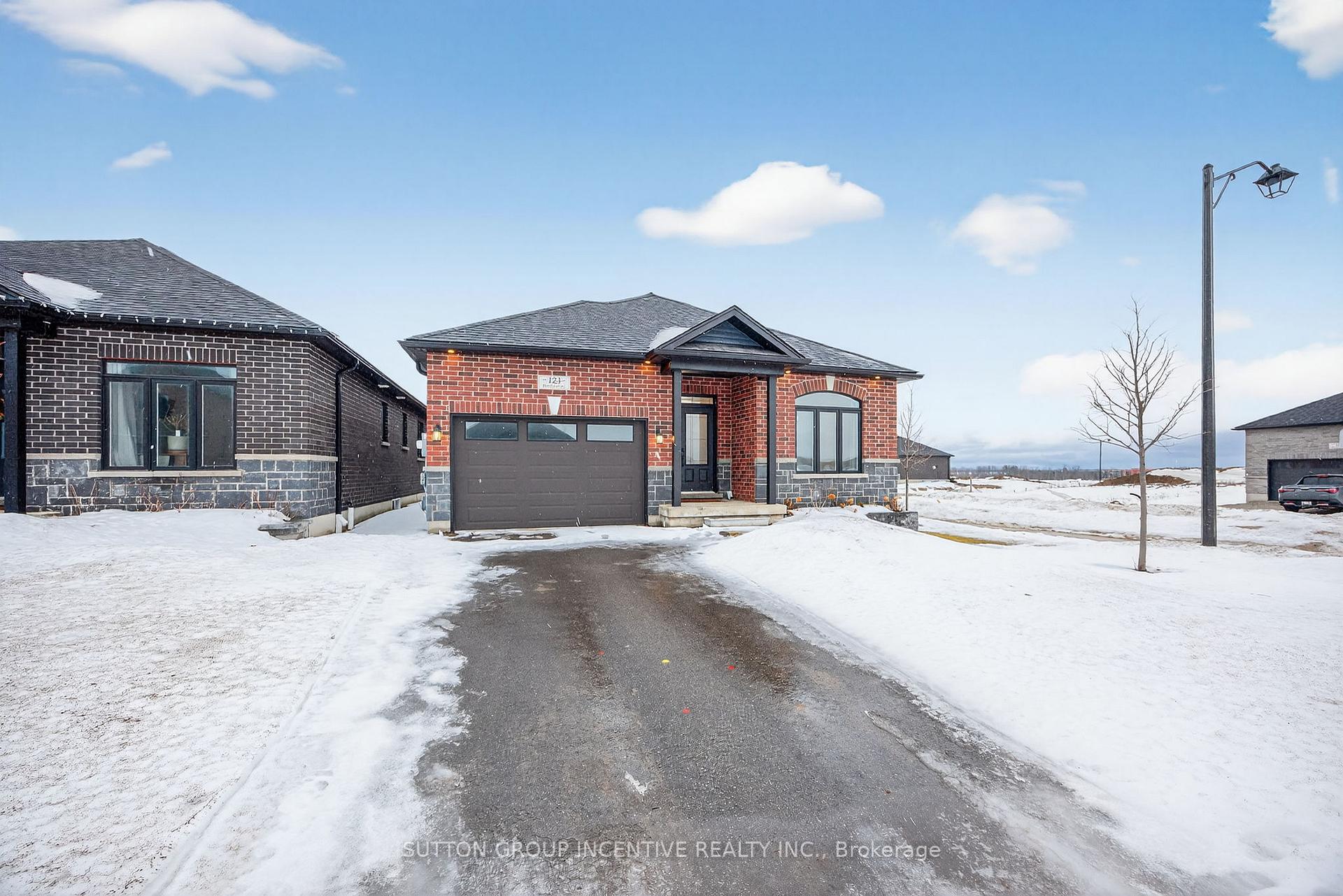 Photo 3 of 123 Ritchie Crescent, Springwater, Elmvale — HOMEH