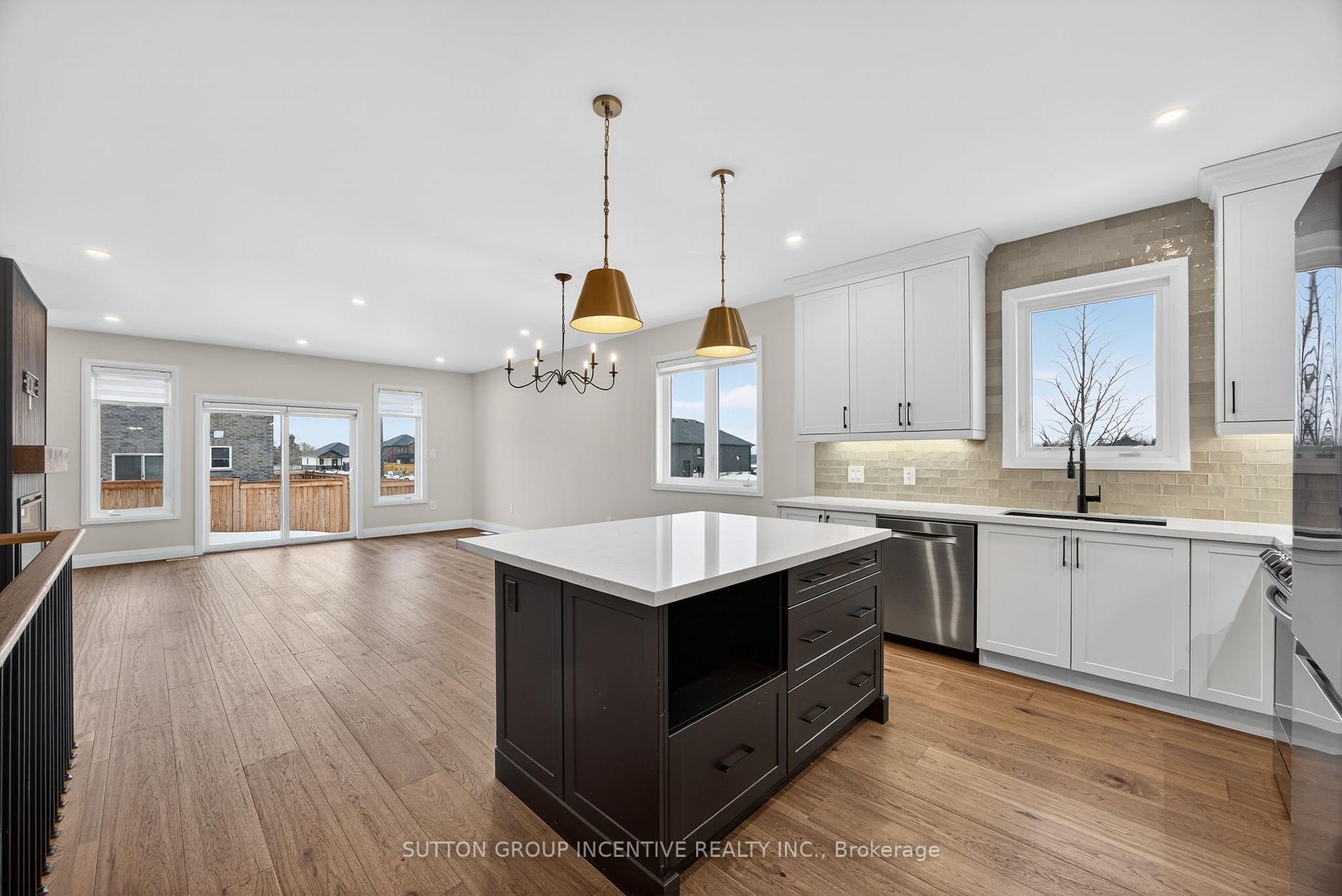 Photo 18 of 123 Ritchie Crescent, Springwater, Elmvale — HOMEH