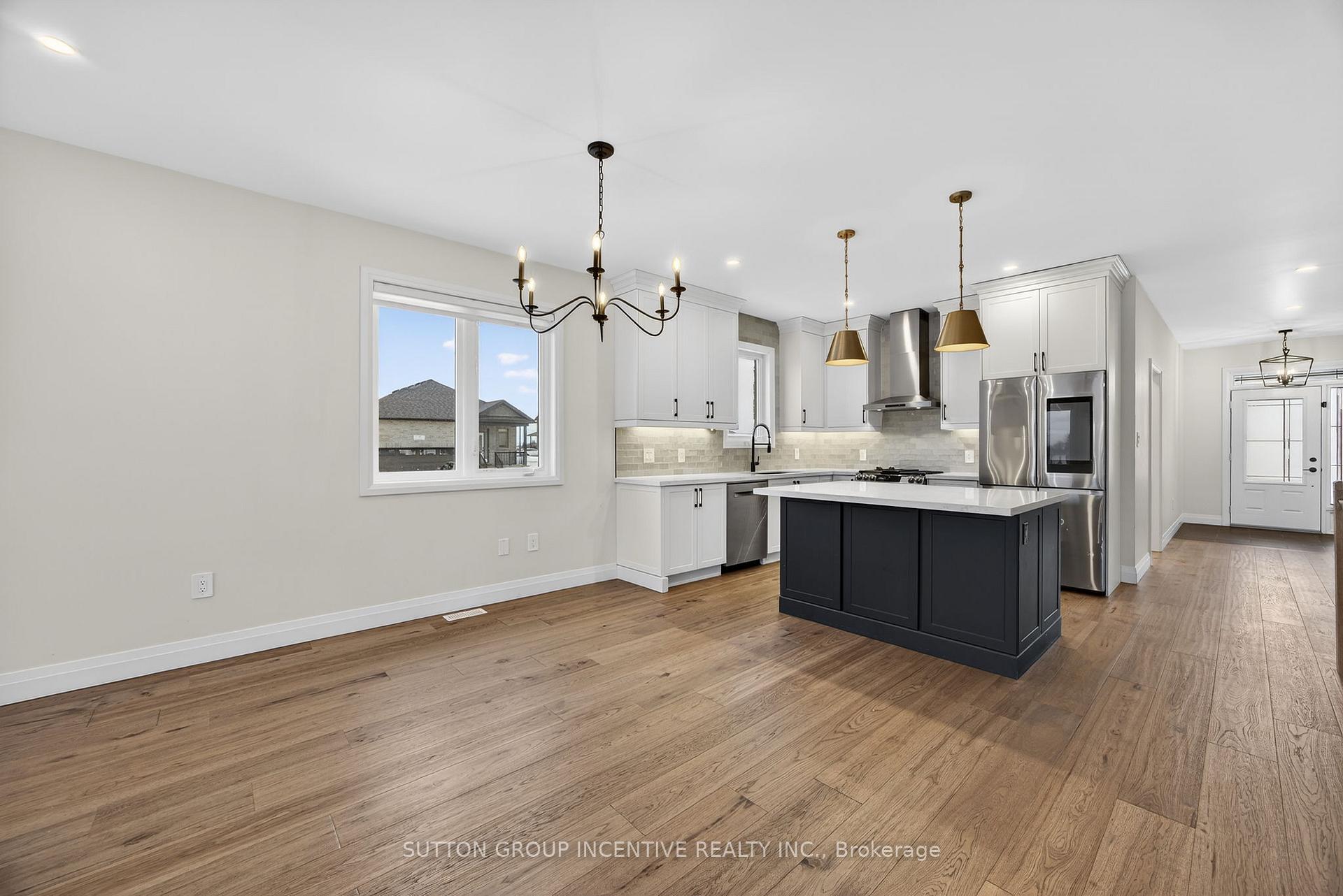 Photo 8 of 123 Ritchie Crescent, Springwater, Elmvale — HOMEH