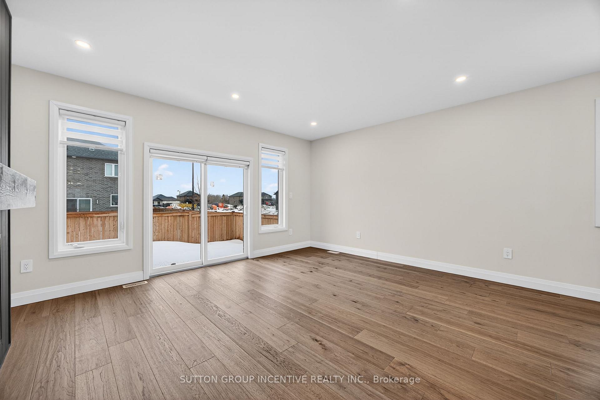 Photo 10 of 123 Ritchie Crescent, Springwater, Elmvale — HOMEH