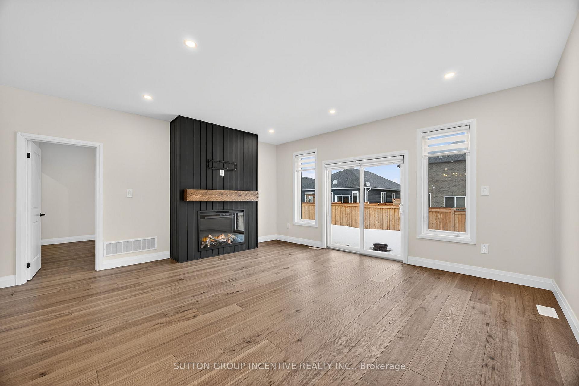 Photo 12 of 123 Ritchie Crescent, Springwater, Elmvale — HOMEH