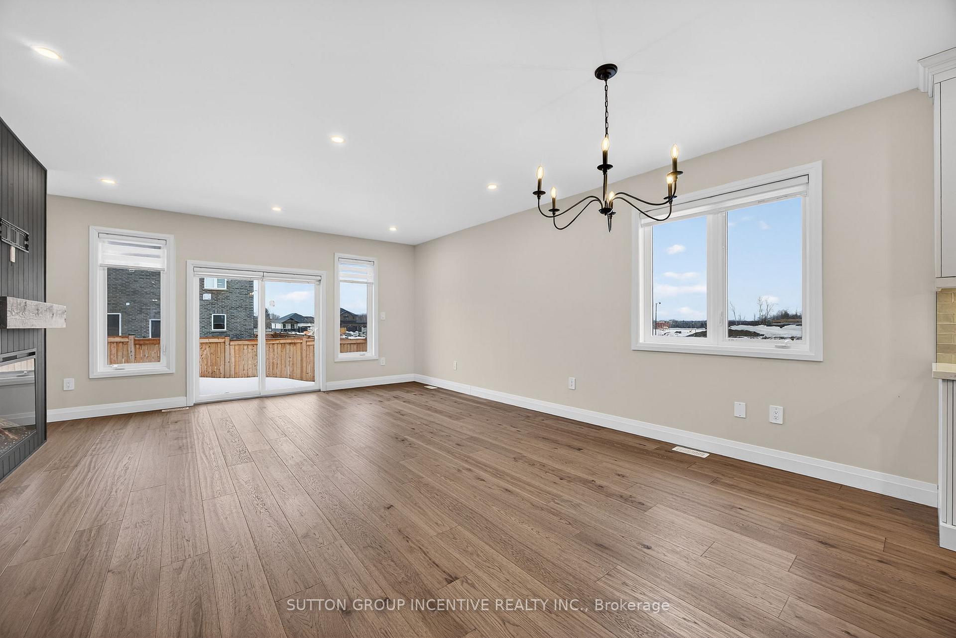 Photo 11 of 123 Ritchie Crescent, Springwater, Elmvale — HOMEH