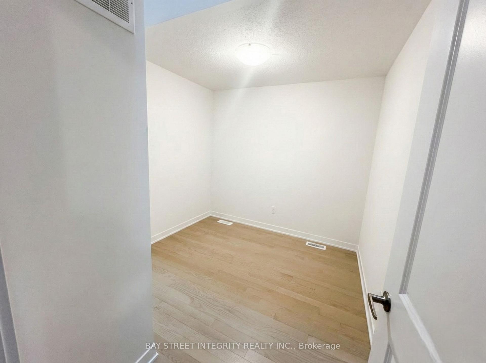 Photo 9 of 27 John Canning Way, Markham, Unionville — HOMEH