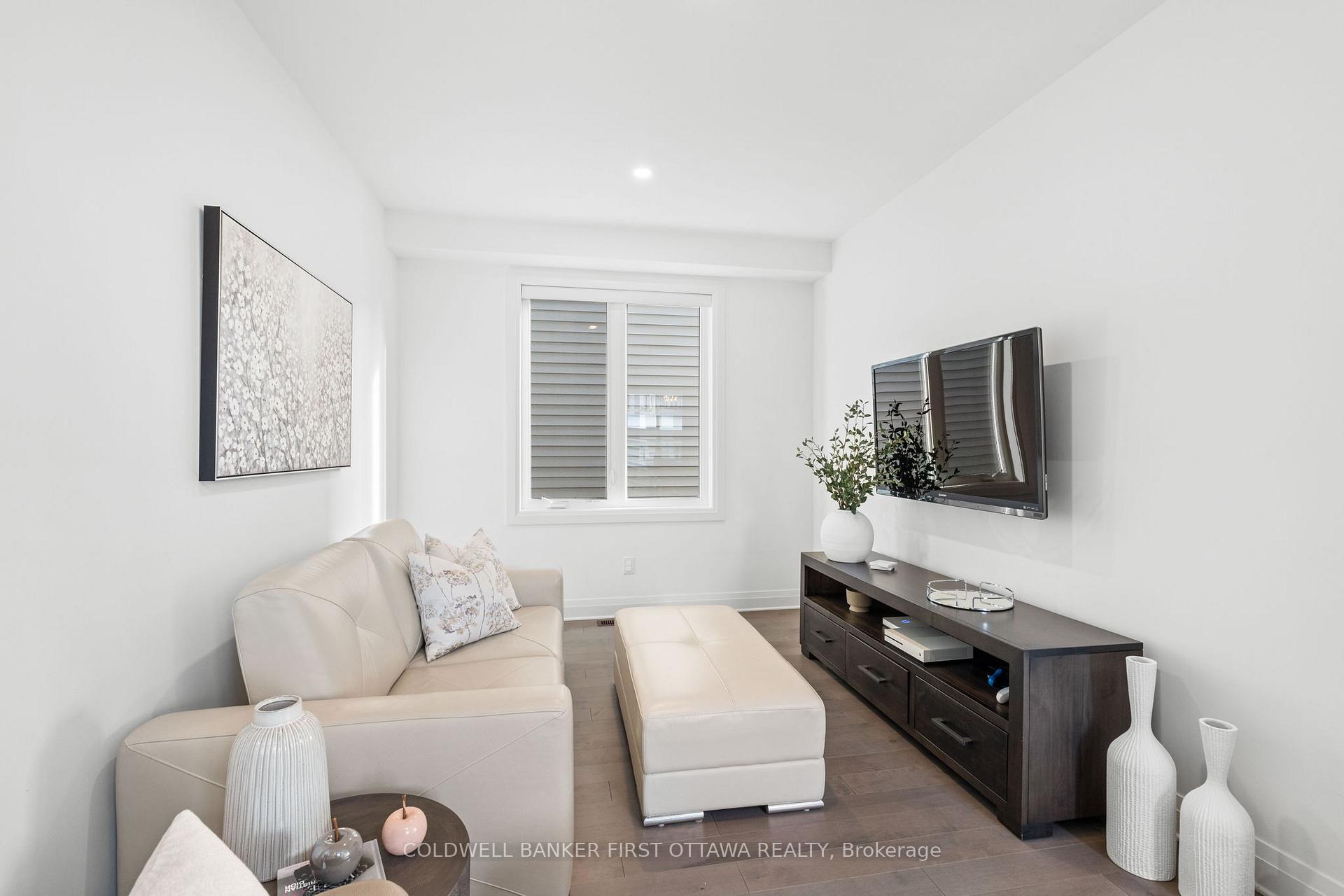 Photo 5 of 860 Atrium Ridge, Ottawa, Riverside South/Gloucester Glen — HOMEH