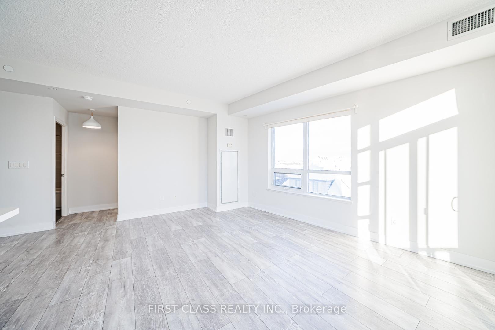 Photo 6 of Unit 528, 540 Bur Oak Avenue, Markham, Berczy — HOMEH