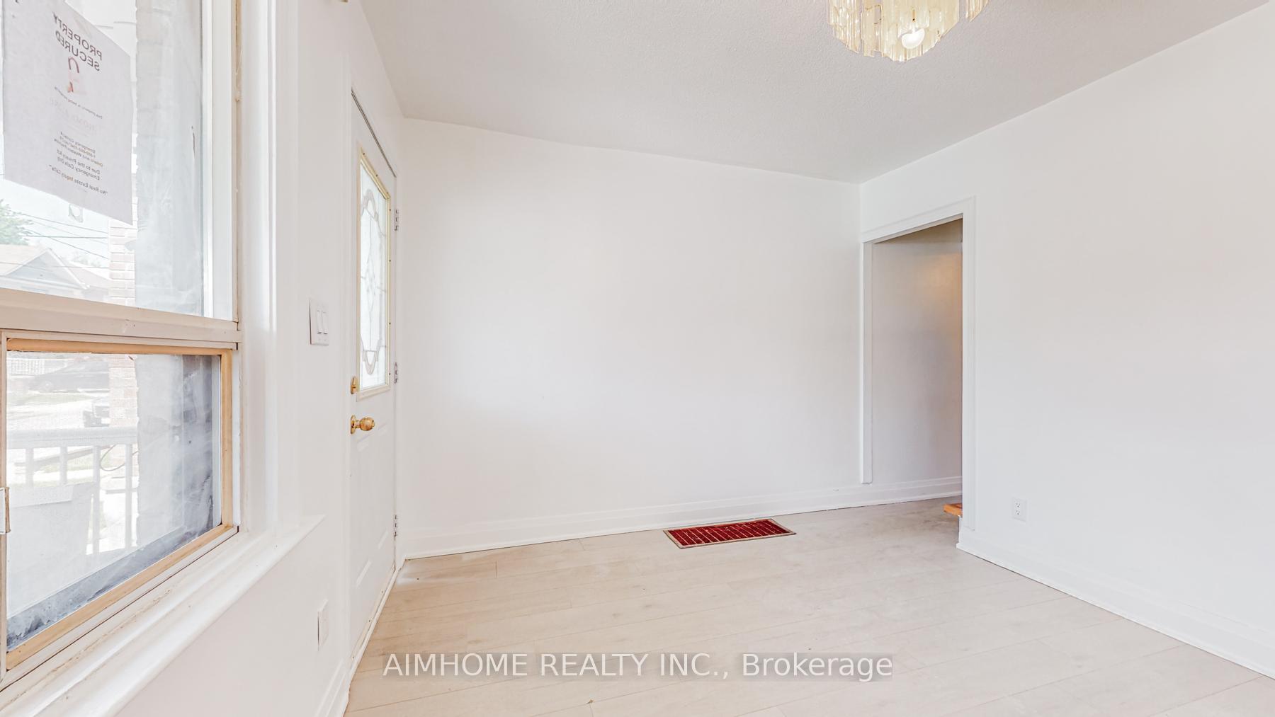 Photo 12 of Unit Main & 2nd Floor, 17A Blandford Street, Toronto, Oakwood Village — HOMEH