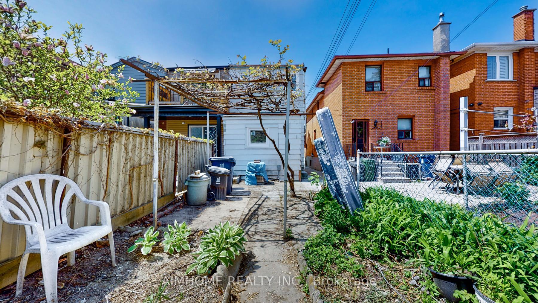 Photo 14 of Unit Main & 2nd Floor, 17A Blandford Street, Toronto, Oakwood Village — HOMEH