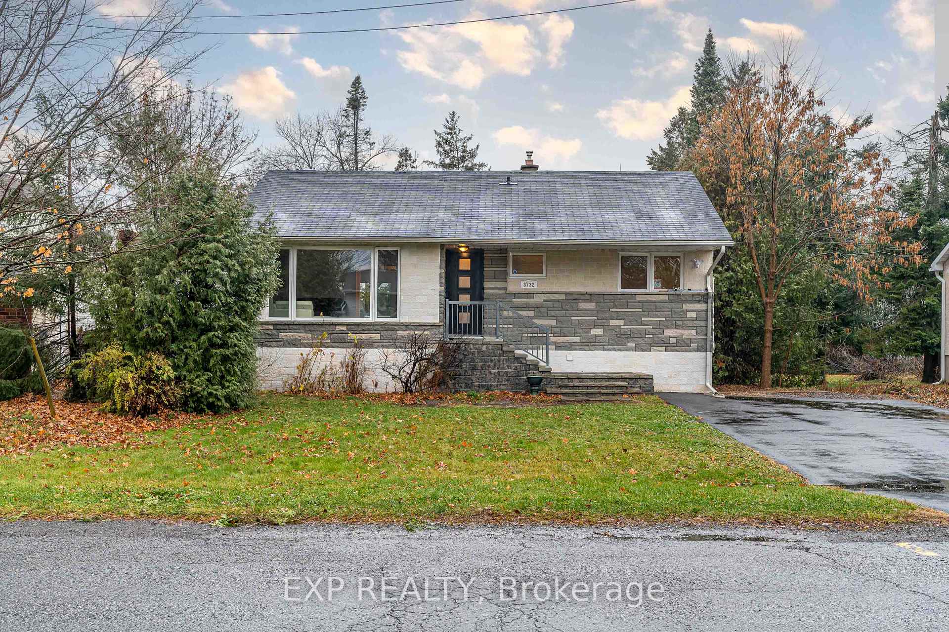 Front of 3732 Alderwood Street