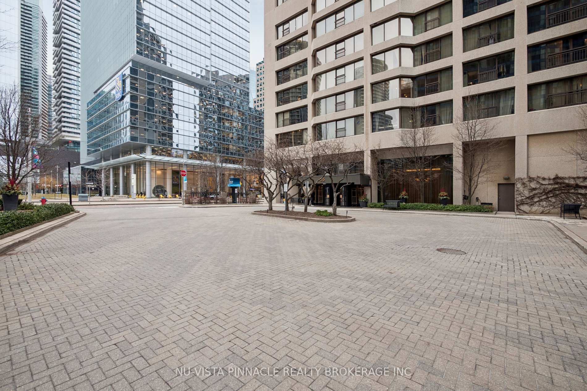 Photo 4 of Unit 1418, 55 Harbour Square, Toronto, Waterfront Communities — HOMEH