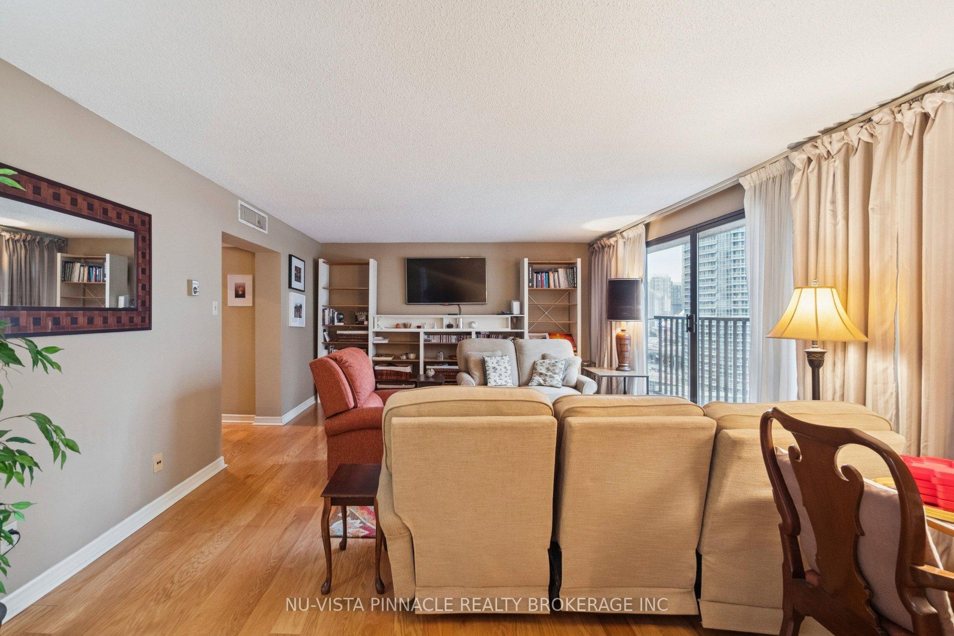 Photo 12 of Unit 1418, 55 Harbour Square, Toronto, Waterfront Communities — HOMEH