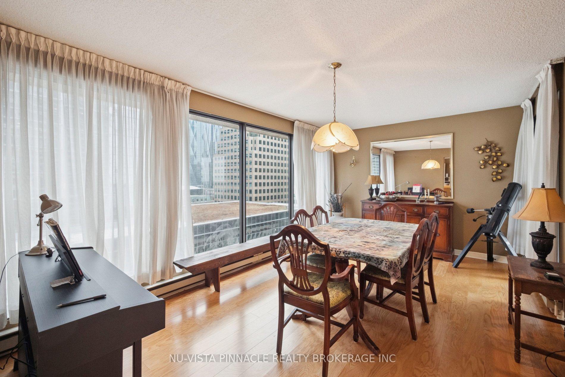 Photo 18 of Unit 1418, 55 Harbour Square, Toronto, Waterfront Communities — HOMEH