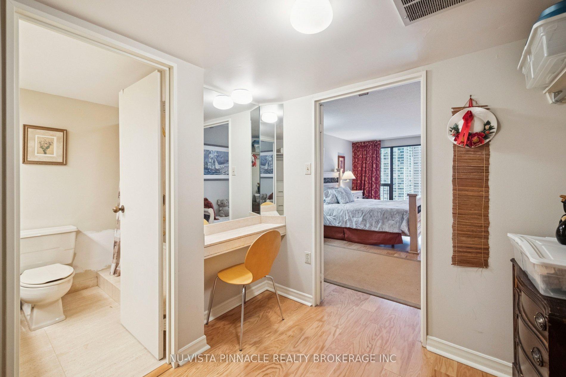 Photo 32 of Unit 1418, 55 Harbour Square, Toronto, Waterfront Communities — HOMEH