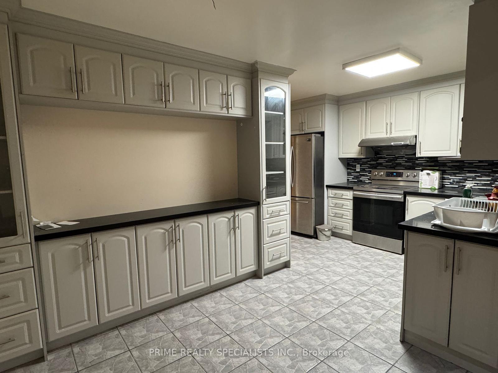 Photo 2 of 122 Olympia Crescent, Brampton, Fletcher's Creek Village — HOMEH