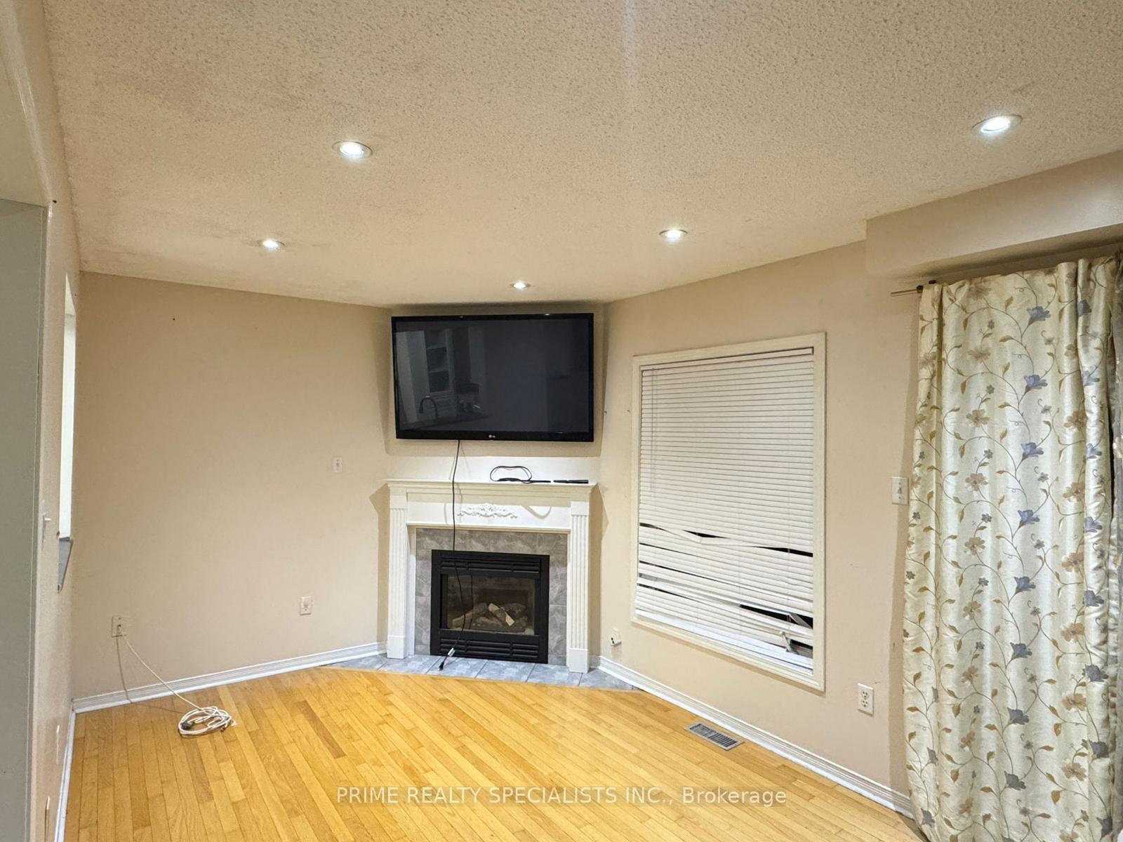 Photo 3 of 122 Olympia Crescent, Brampton, Fletcher's Creek Village — HOMEH