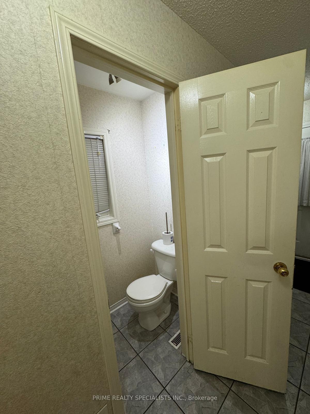 Photo 5 of 122 Olympia Crescent, Brampton, Fletcher's Creek Village — HOMEH