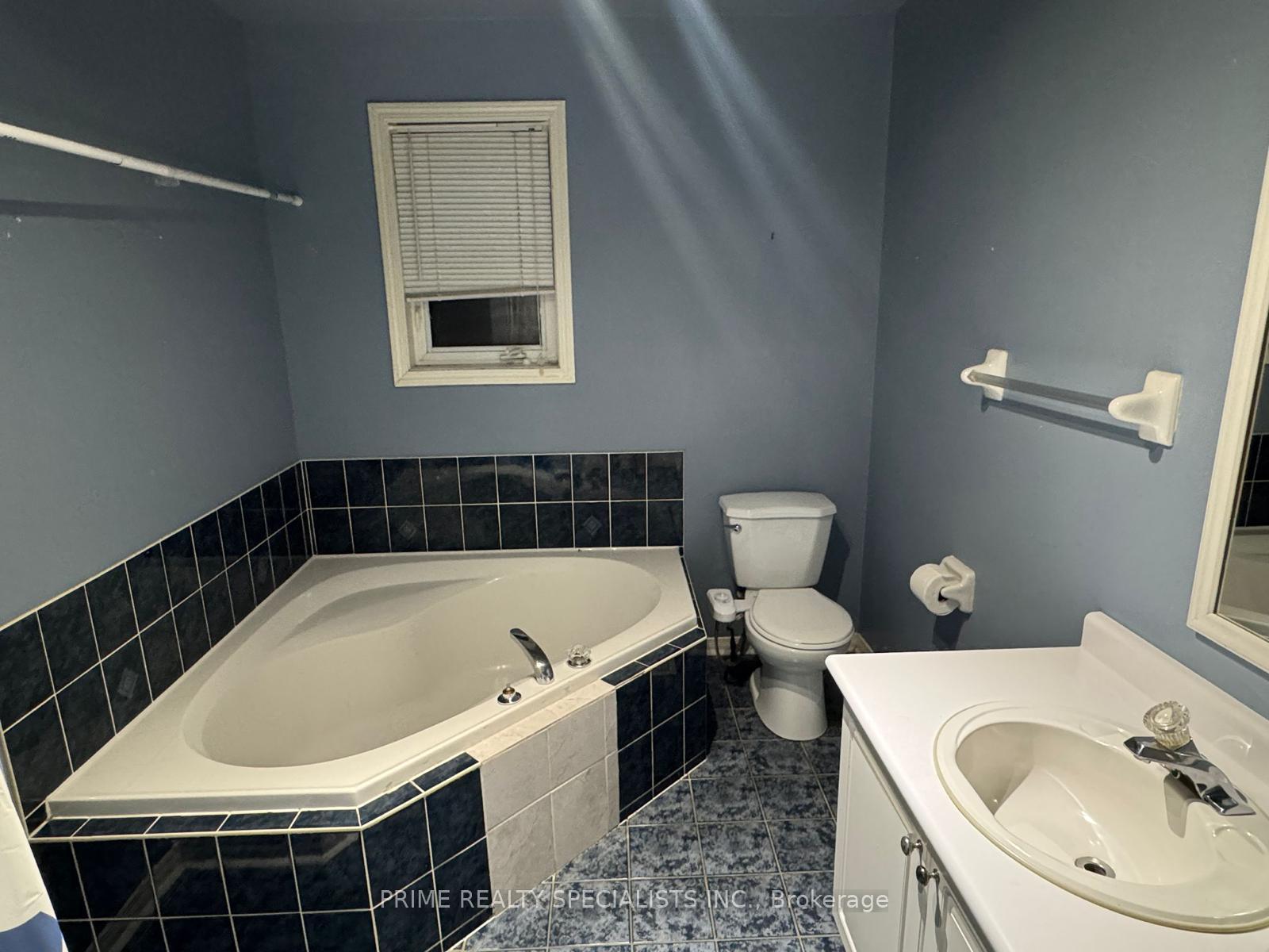 Photo 11 of 122 Olympia Crescent, Brampton, Fletcher's Creek Village — HOMEH