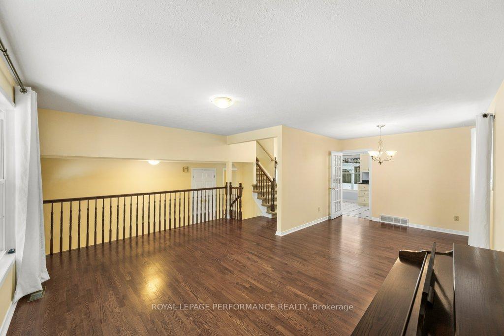 Photo 5 of 1779 Calumet Lane, Ottawa, Convent Glen South — HOMEH