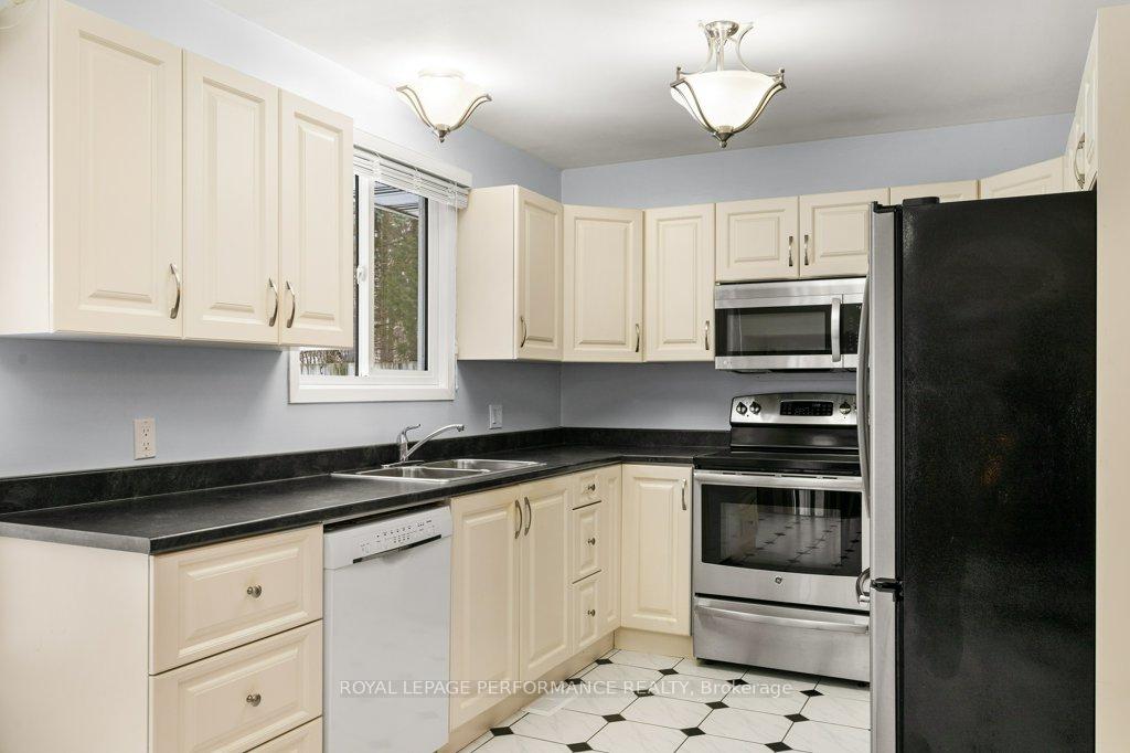 Photo 11 of 1779 Calumet Lane, Ottawa, Convent Glen South — HOMEH