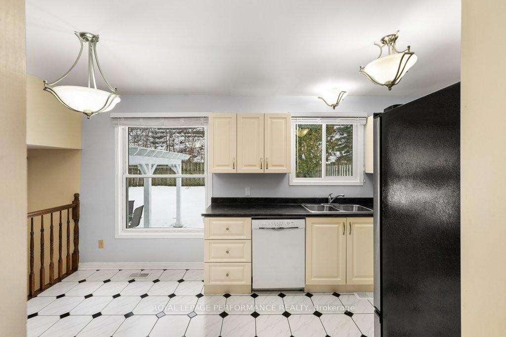 Photo 10 of 1779 Calumet Lane, Ottawa, Convent Glen South — HOMEH