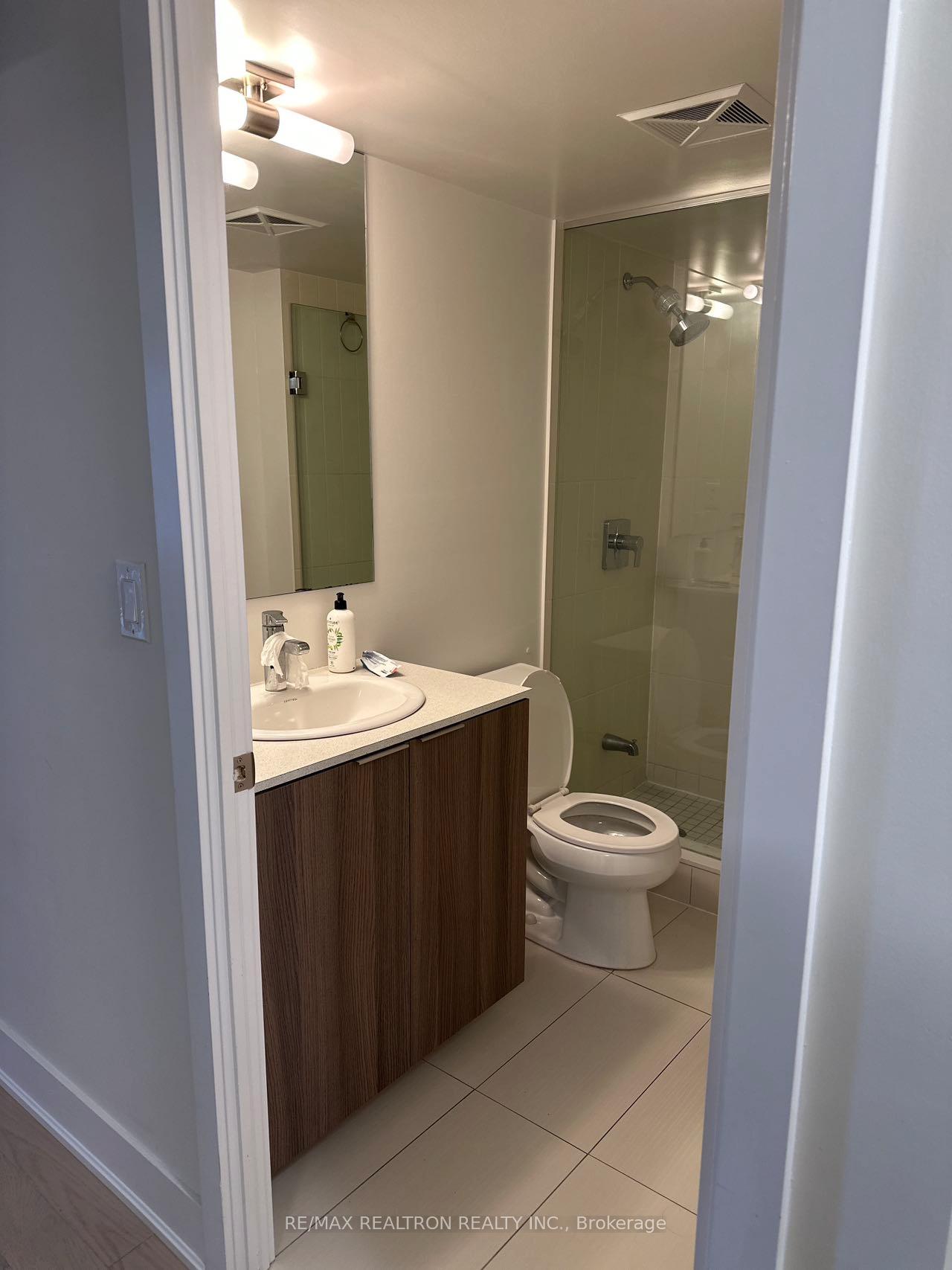 Photo 5 of Unit 1407, 955 Bay Street, Toronto, Bay Street Corridor — HOMEH