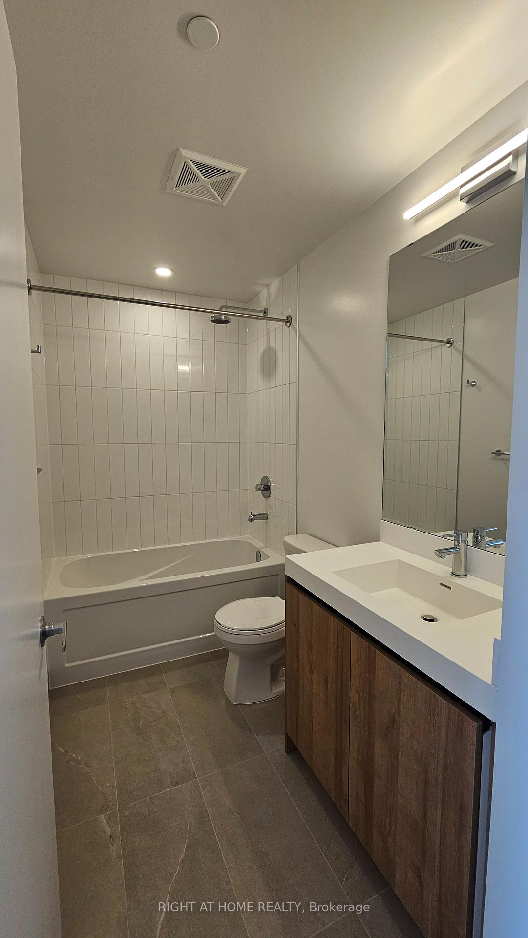Photo 4 of Unit 1006, 10 All Nations Drive, Brampton, Northwest Brampton — HOMEH