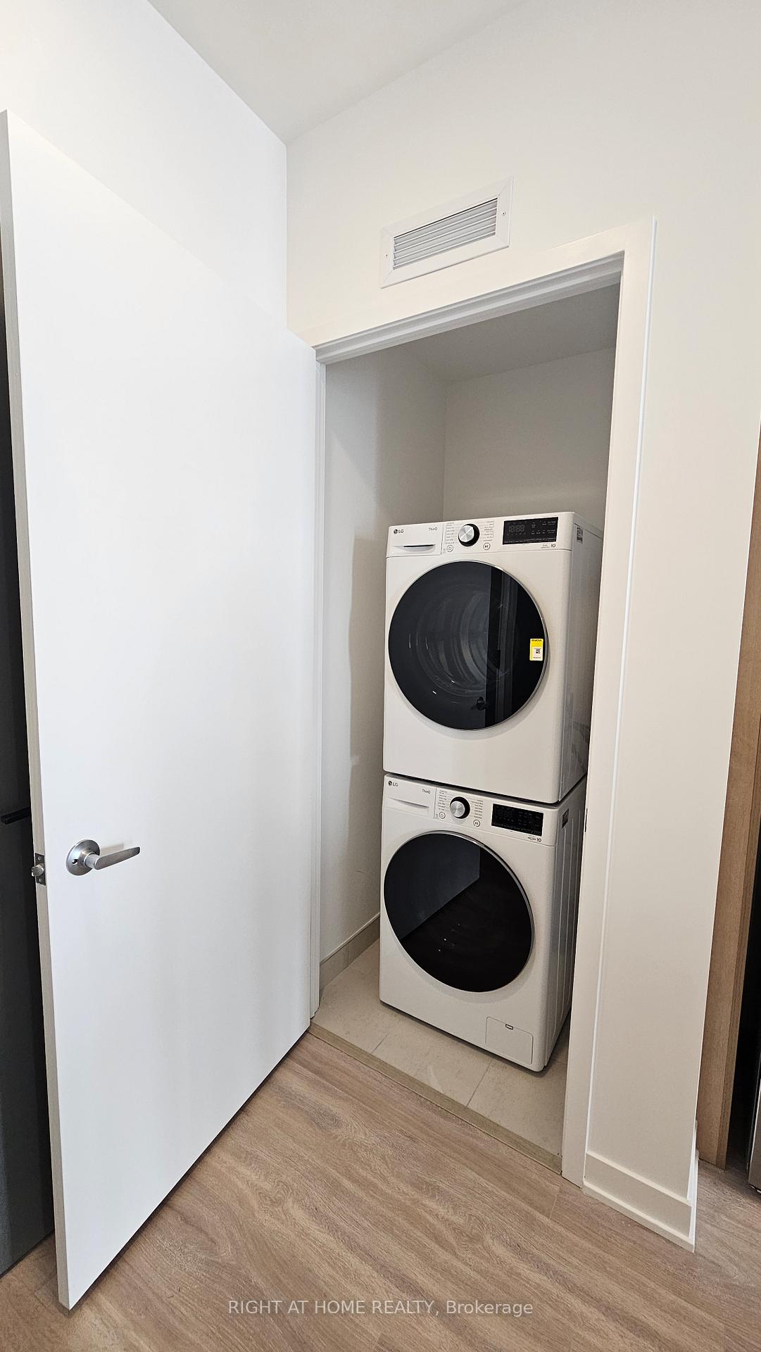 Photo 3 of Unit 1006, 10 All Nations Drive, Brampton, Northwest Brampton — HOMEH