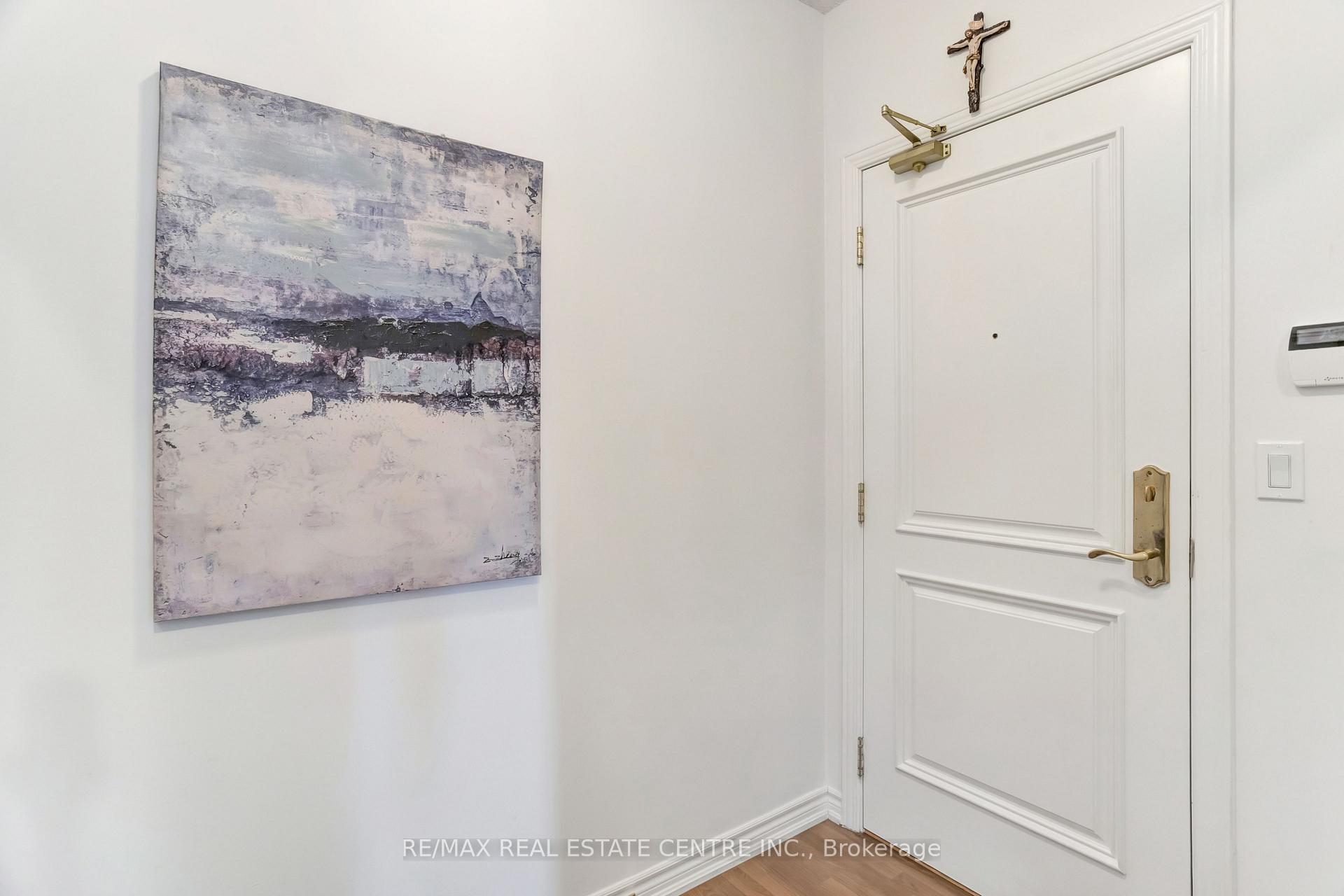 Photo 2 of Unit 504, 9225 Jane Street, Vaughan, Maple — HOMEH