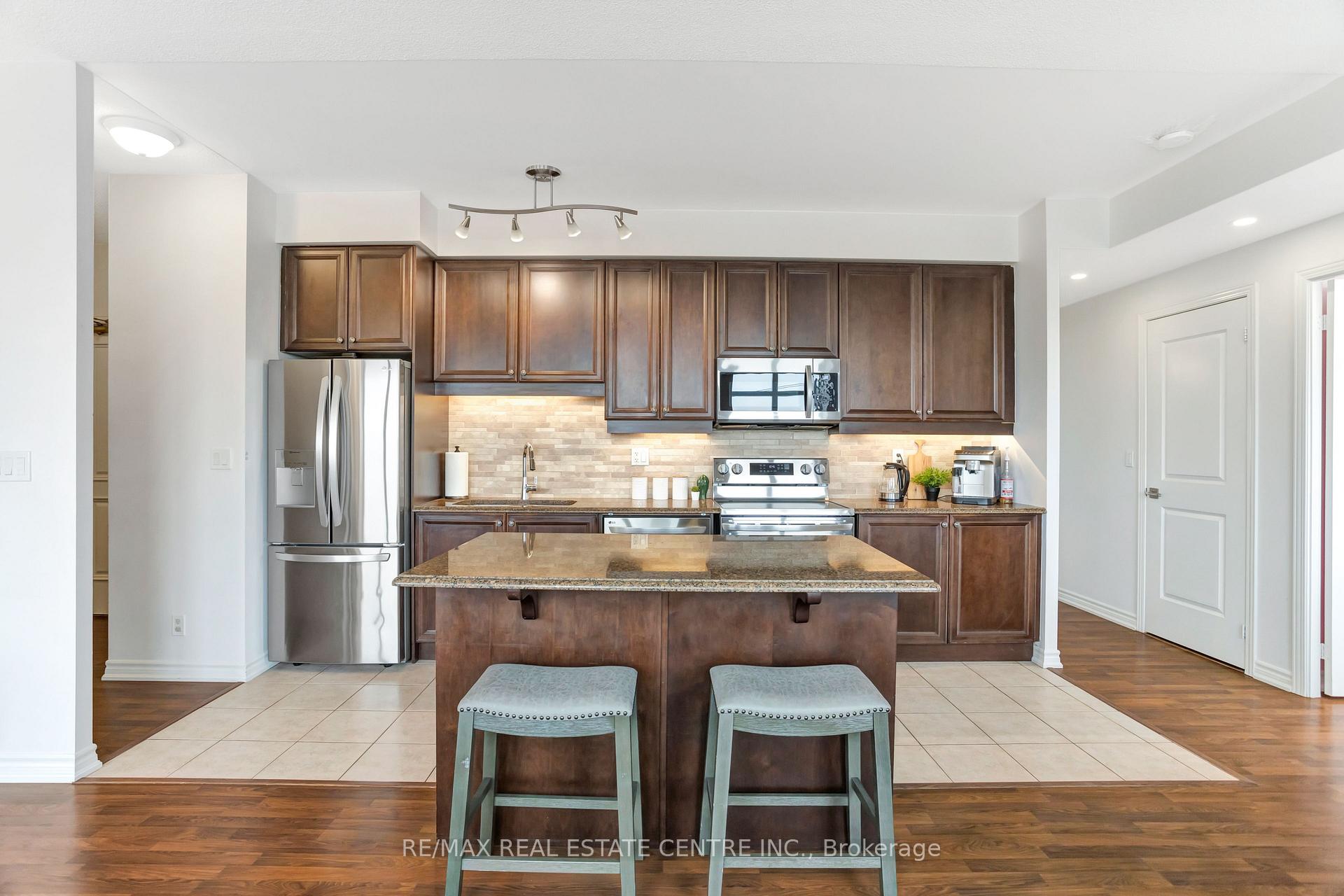 Photo 3 of Unit 504, 9225 Jane Street, Vaughan, Maple — HOMEH