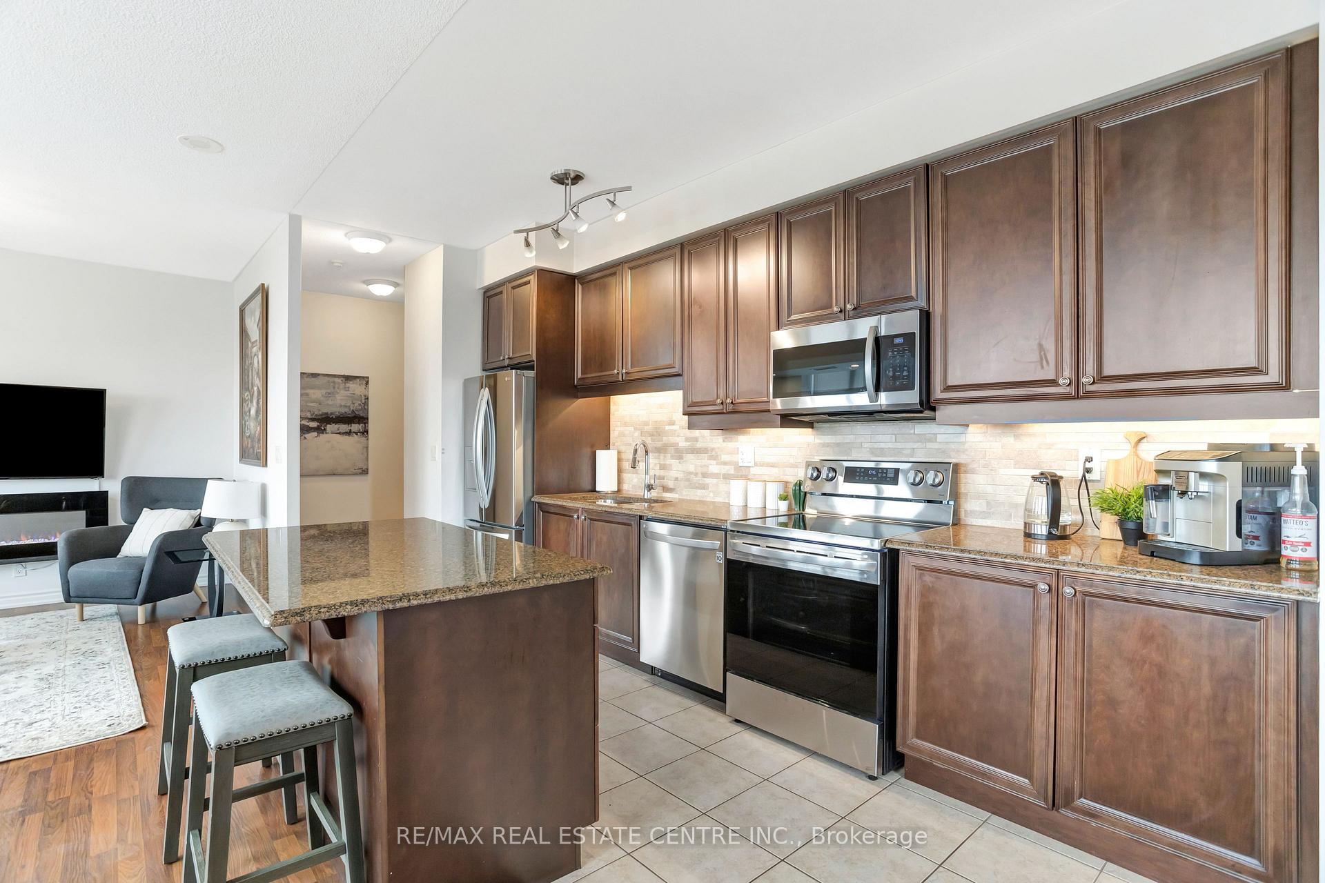 Photo 7 of Unit 504, 9225 Jane Street, Vaughan, Maple — HOMEH