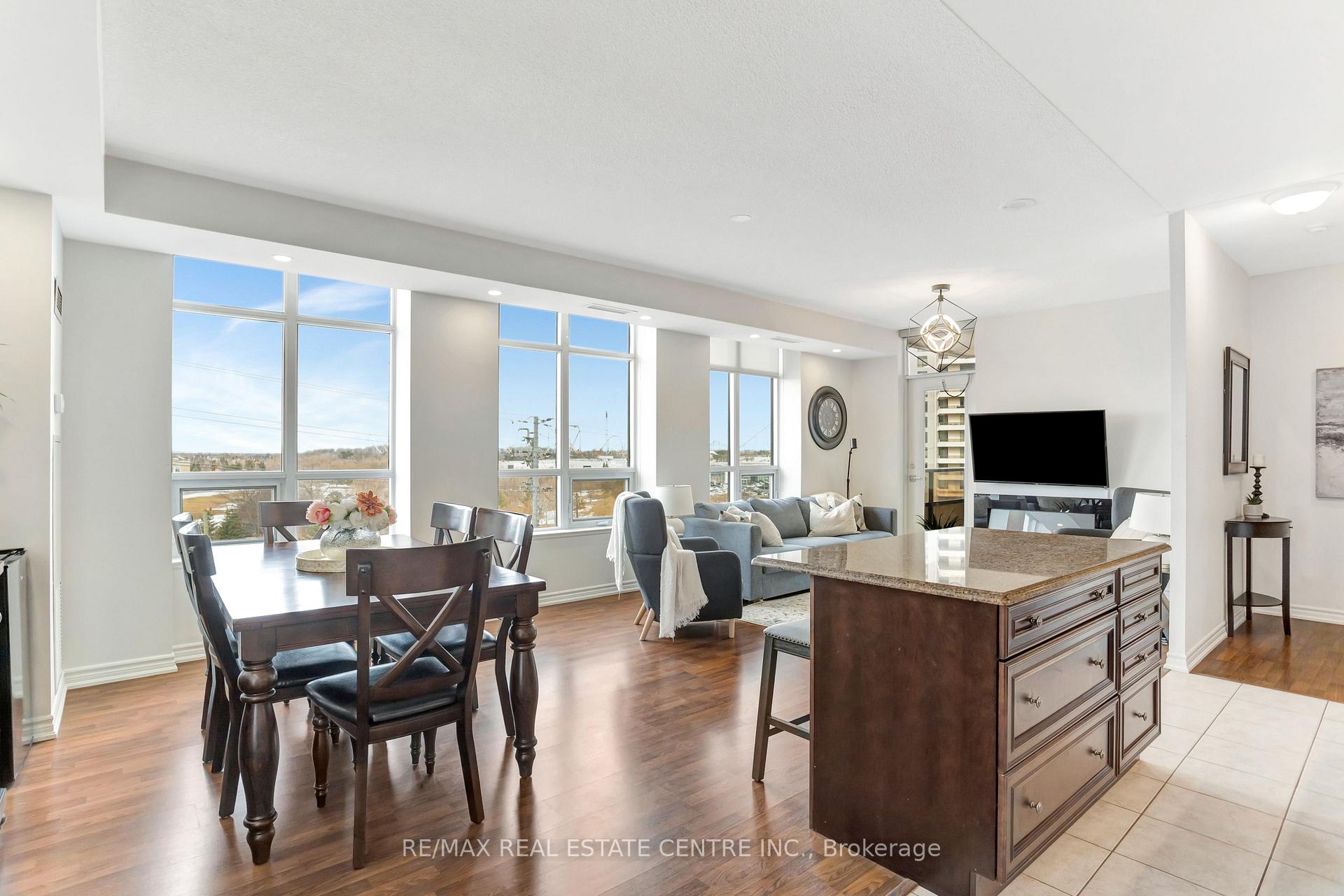 Photo 5 of Unit 504, 9225 Jane Street, Vaughan, Maple — HOMEH