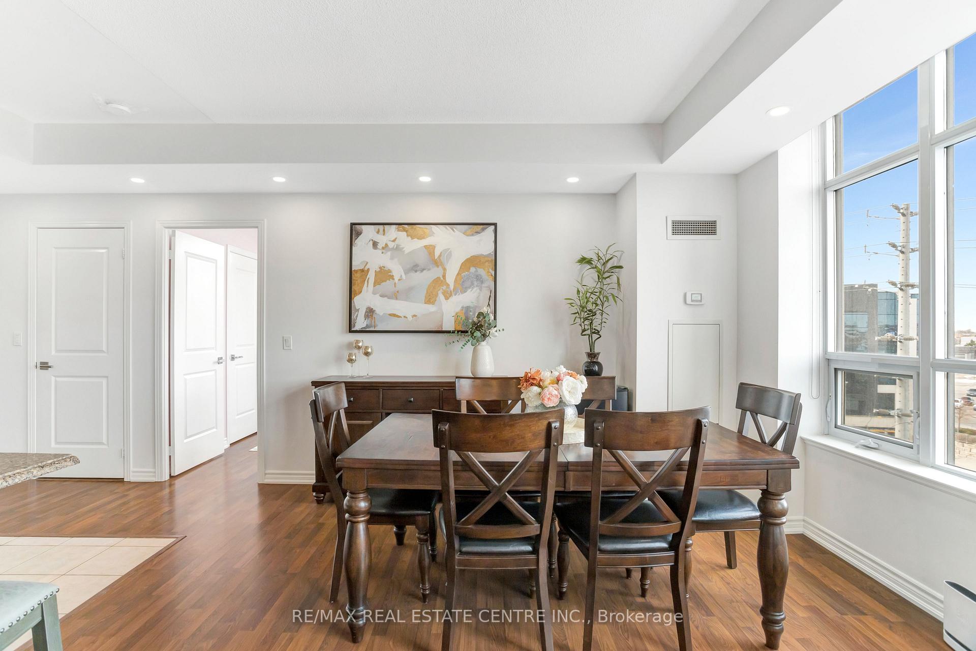 Photo 17 of Unit 504, 9225 Jane Street, Vaughan, Maple — HOMEH