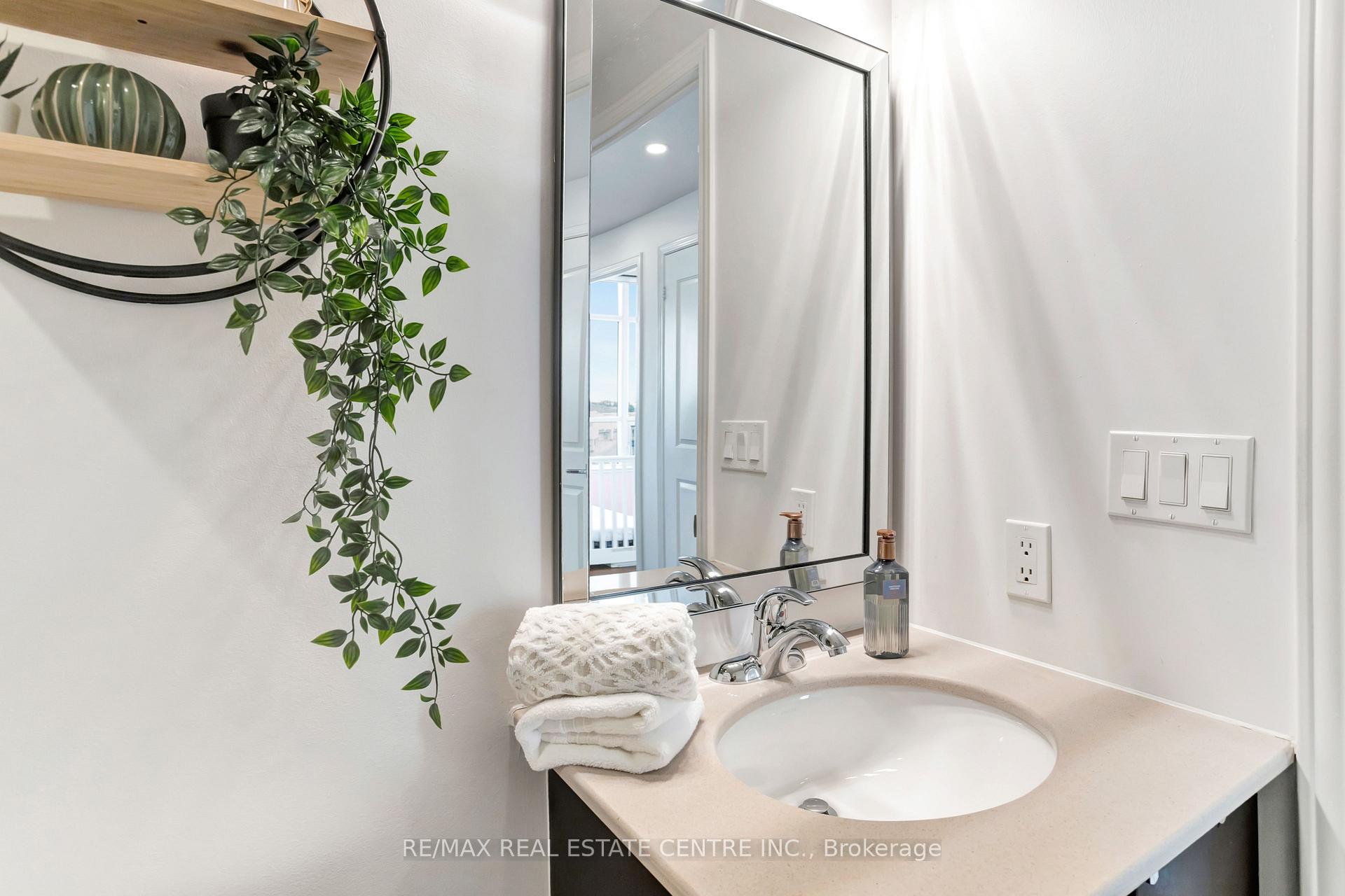 Photo 9 of Unit 504, 9225 Jane Street, Vaughan, Maple — HOMEH