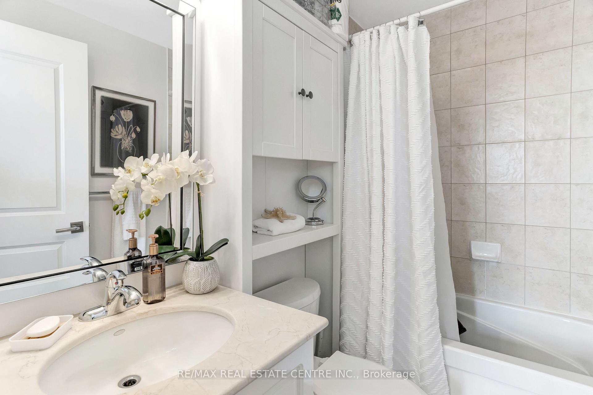 Photo 8 of Unit 504, 9225 Jane Street, Vaughan, Maple — HOMEH