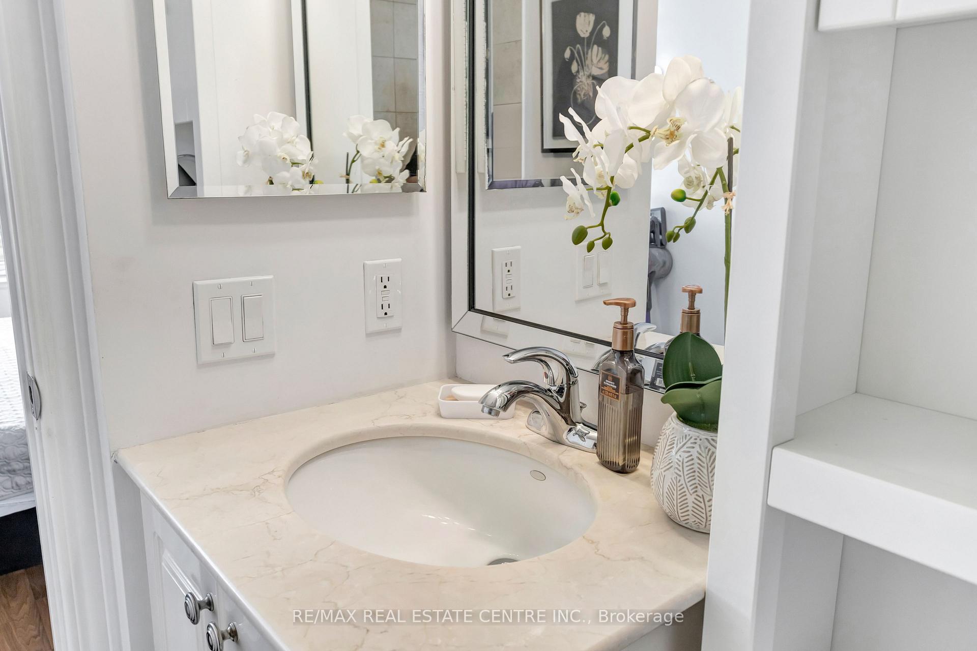 Photo 13 of Unit 504, 9225 Jane Street, Vaughan, Maple — HOMEH